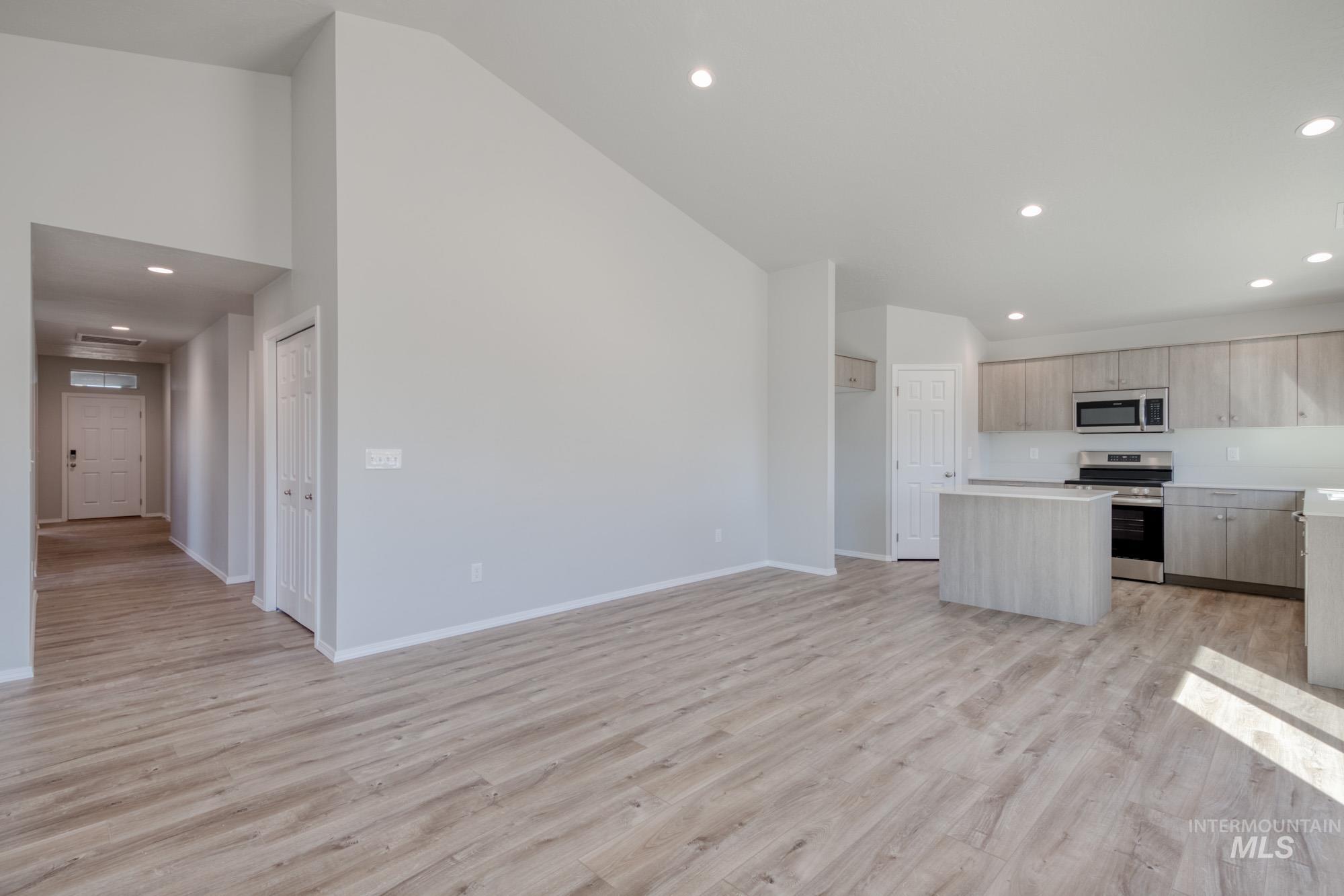 304 Chalcedony Ave Property Photo 8