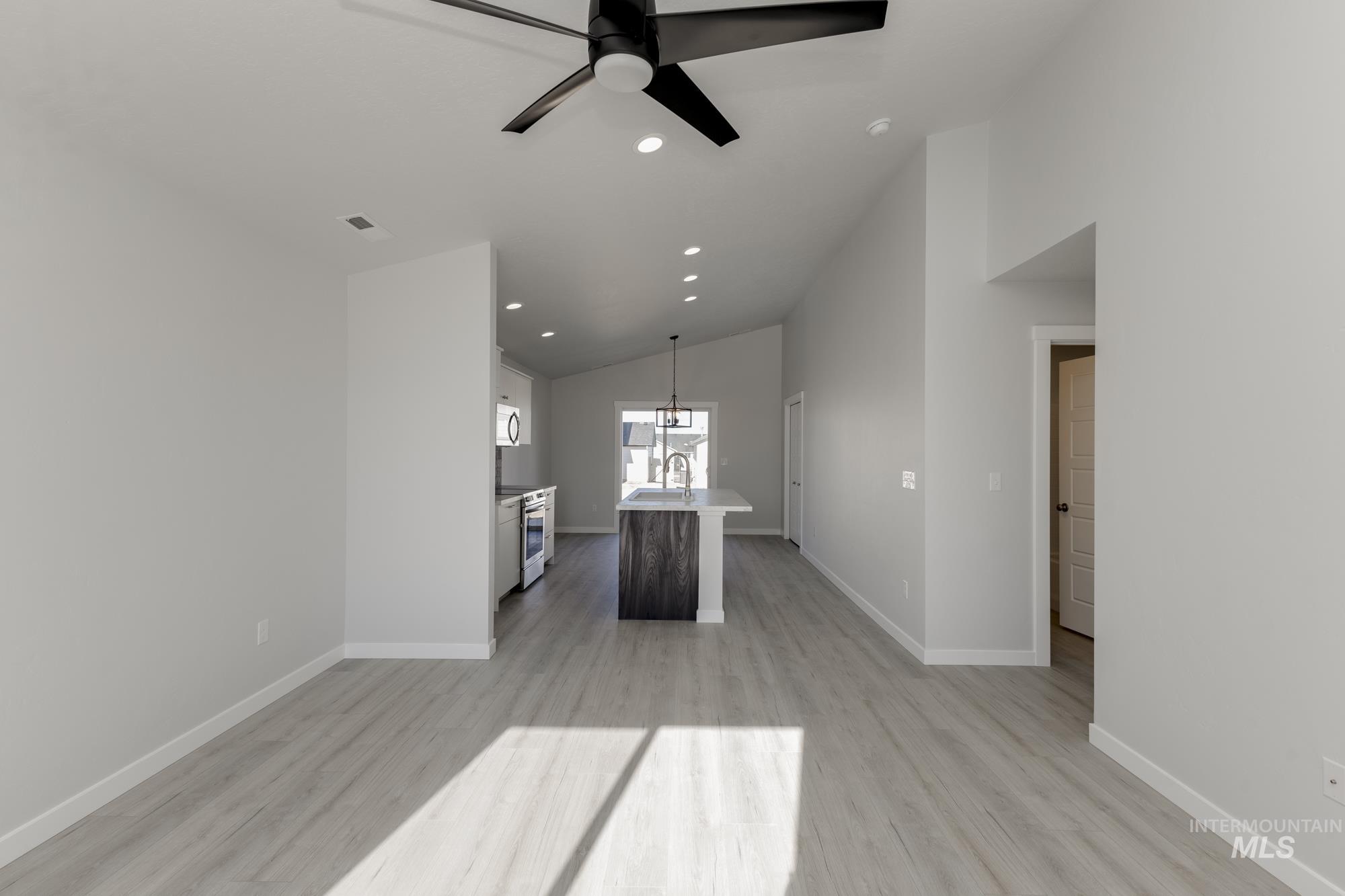 5525 S Lokie Ave Property Photo 6