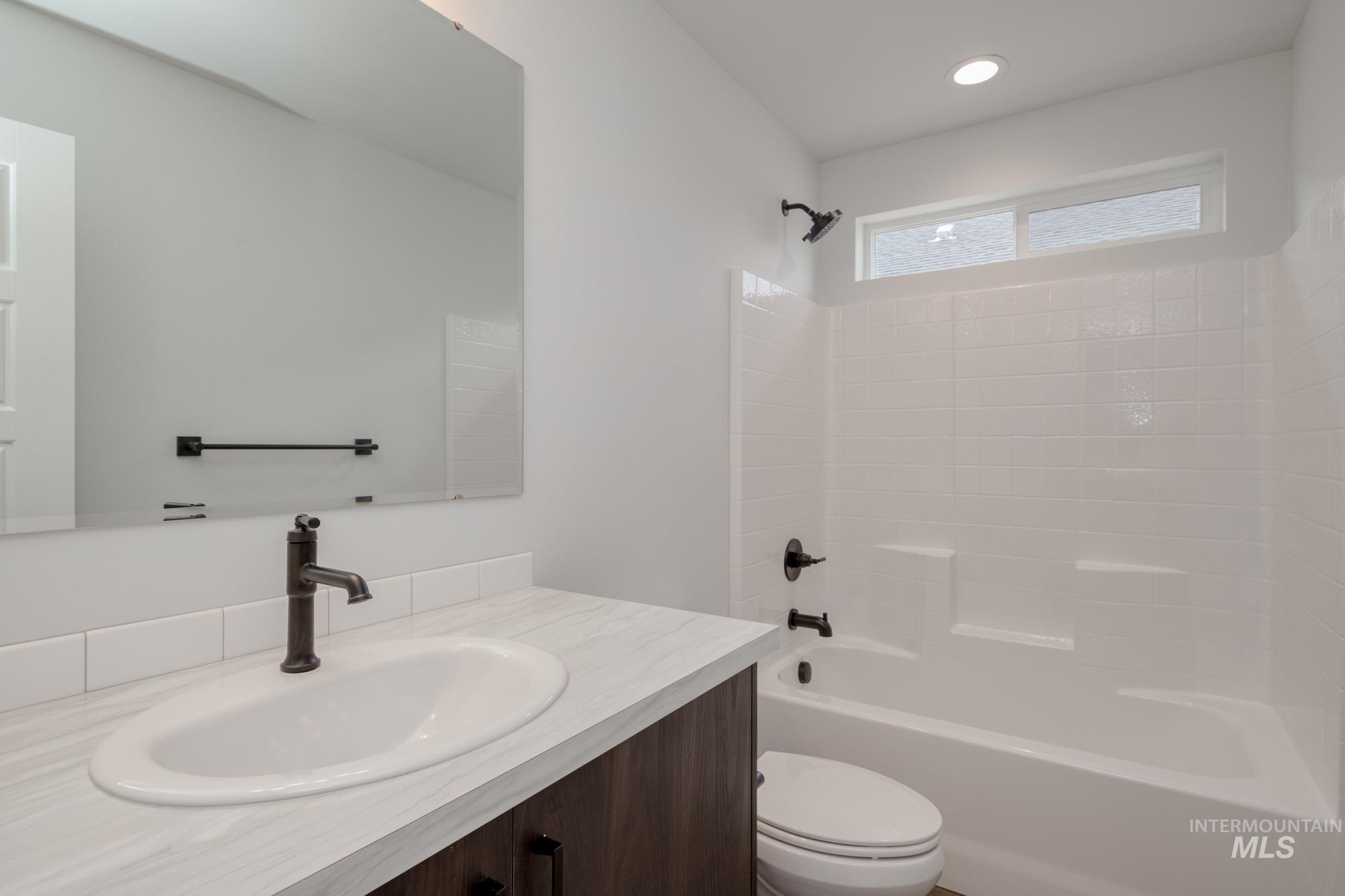 5456 S Memory Pl Property Photo 3