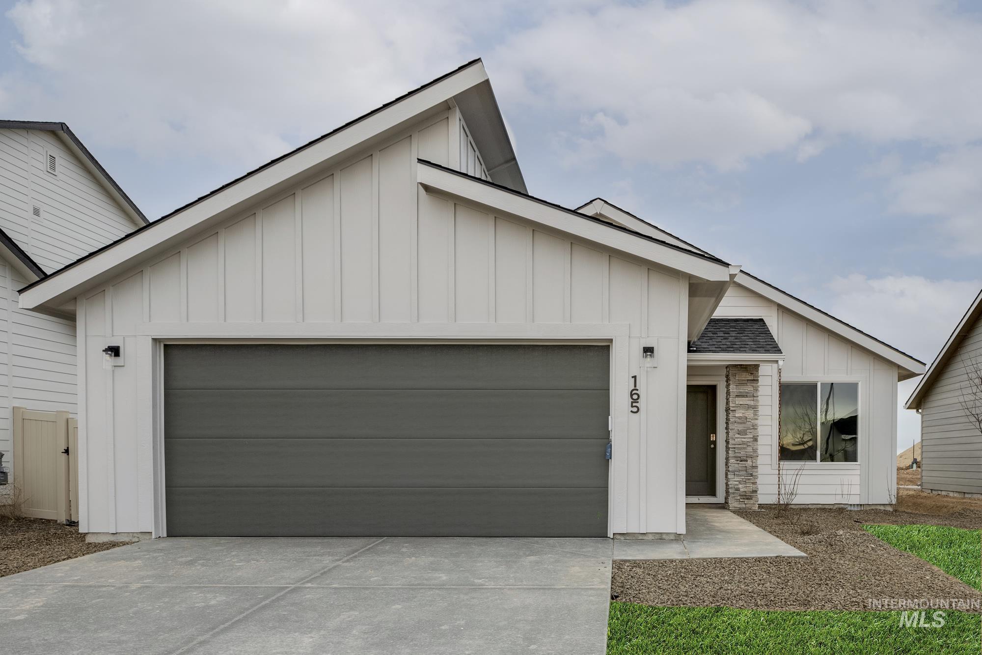 165 N Coltsfoot Ave Property Photo