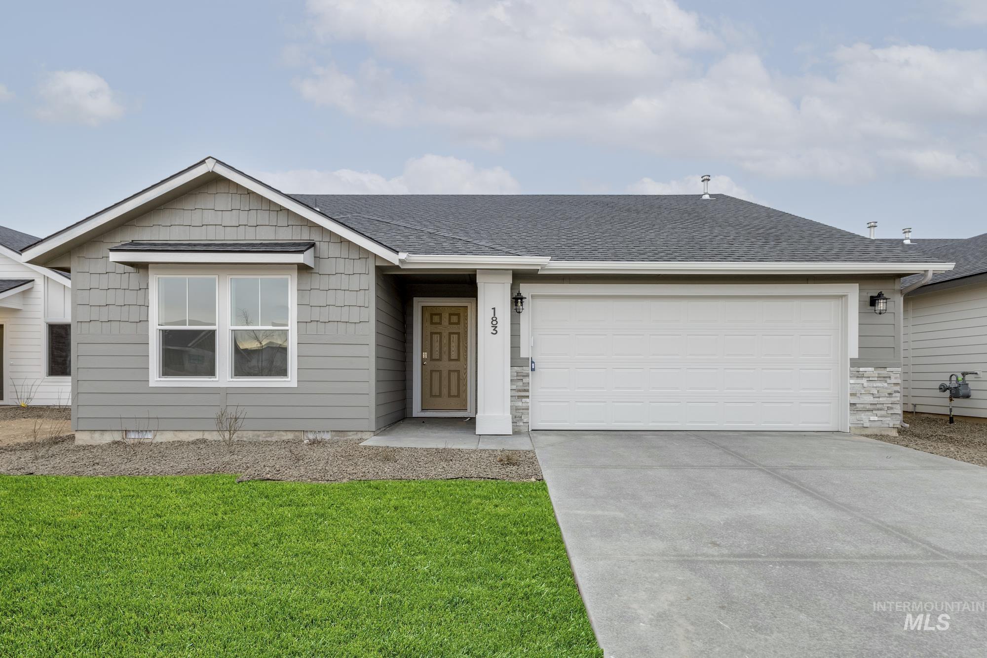 183 N Coltsfoot Ave Property Photo