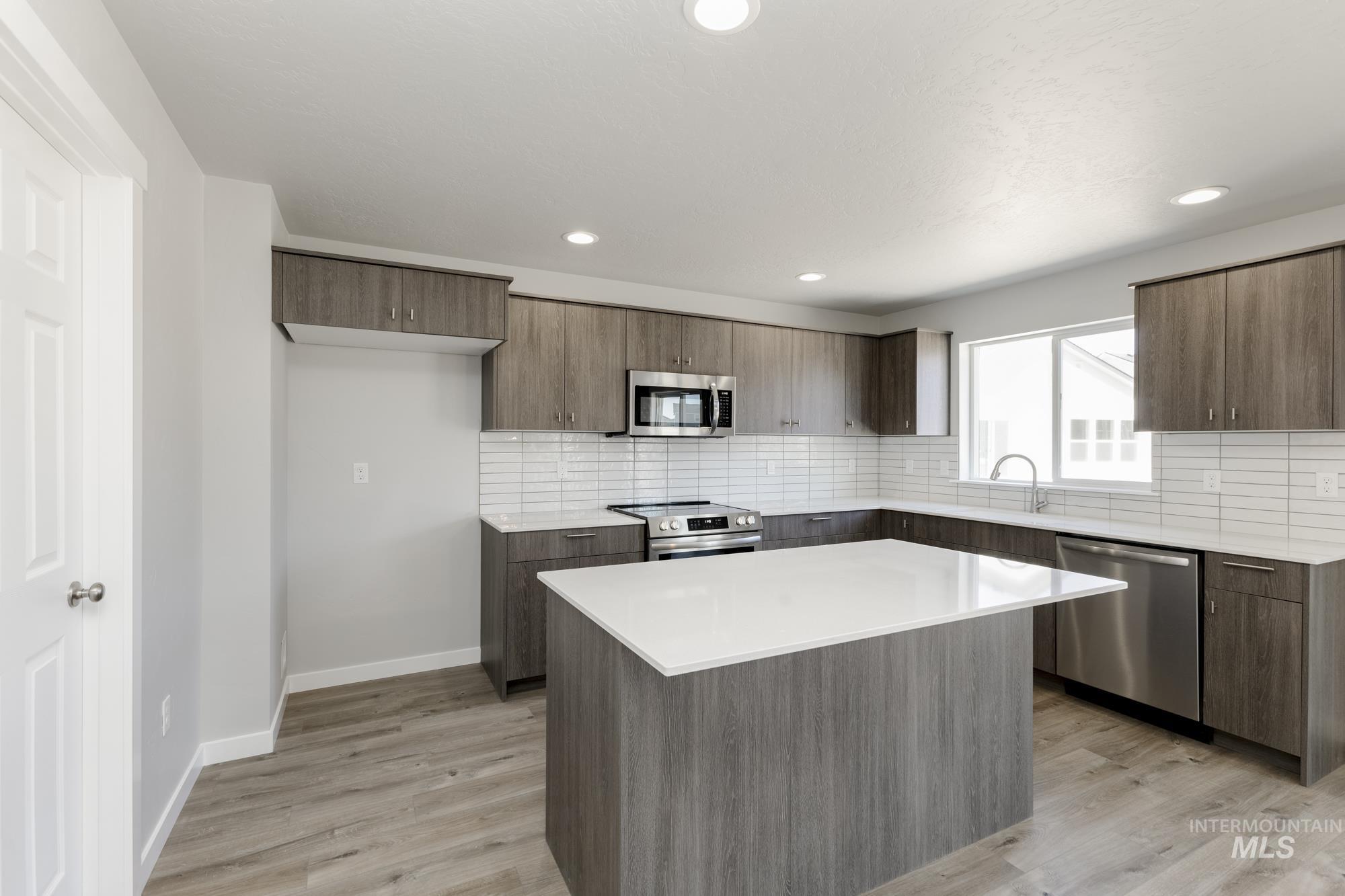 2502 W Minerva St Property Photo 3