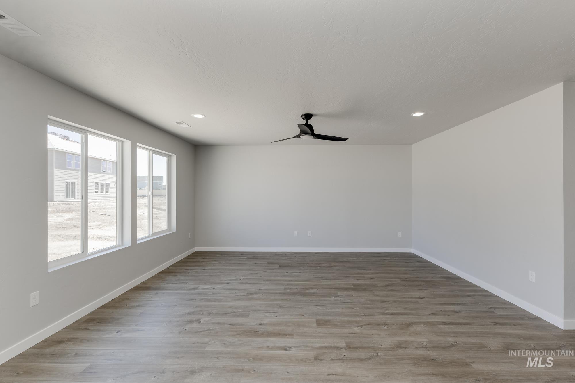 2502 W Minerva St Property Photo 7