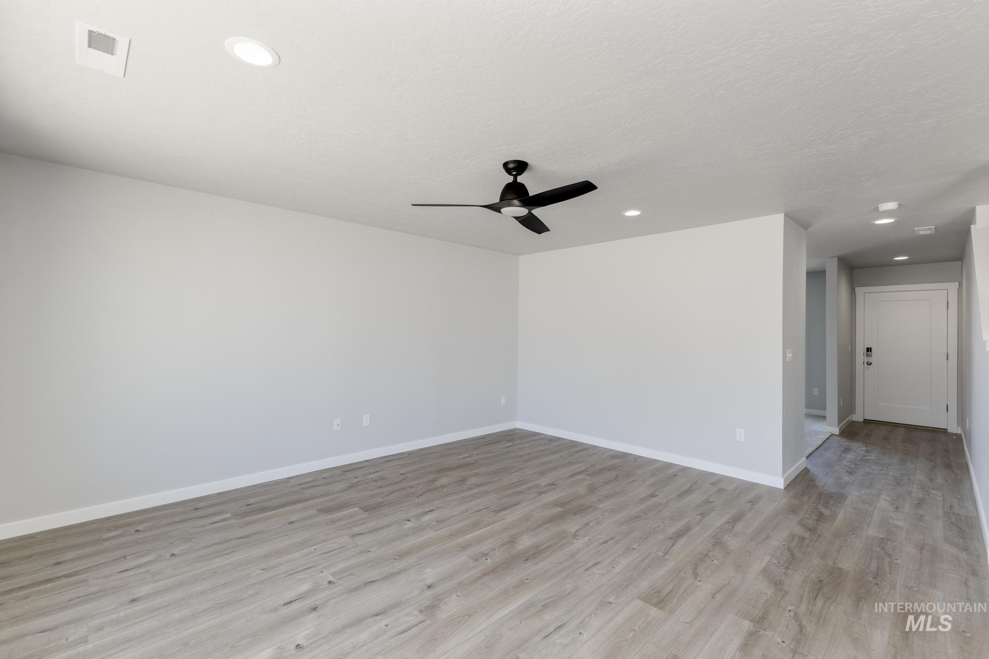 2502 W Minerva St Property Photo 8