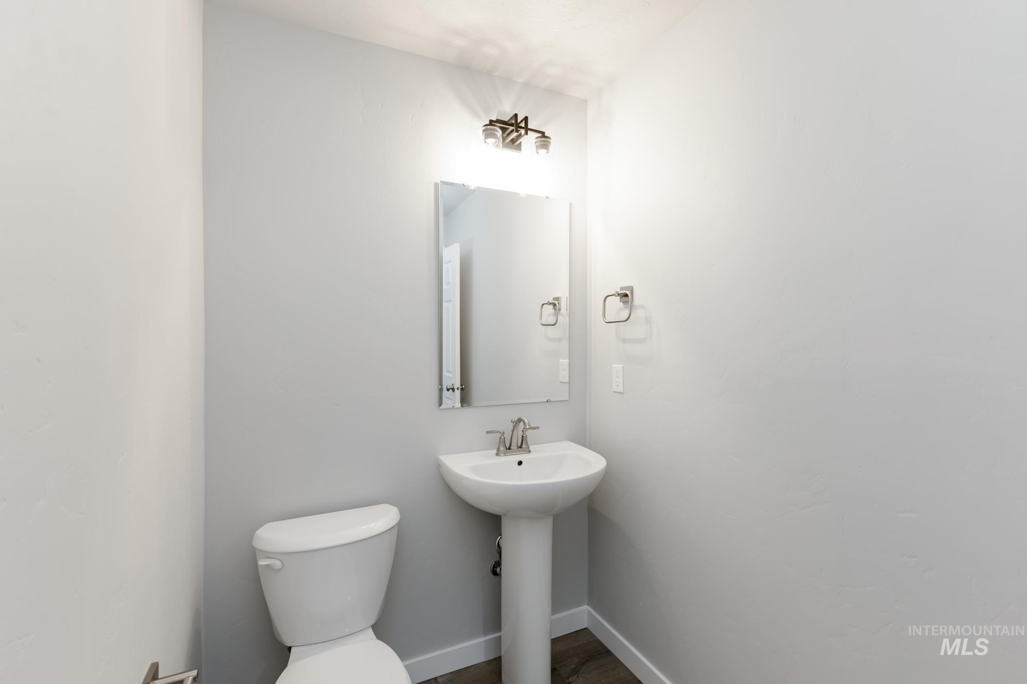 2502 W Minerva St Property Photo 11
