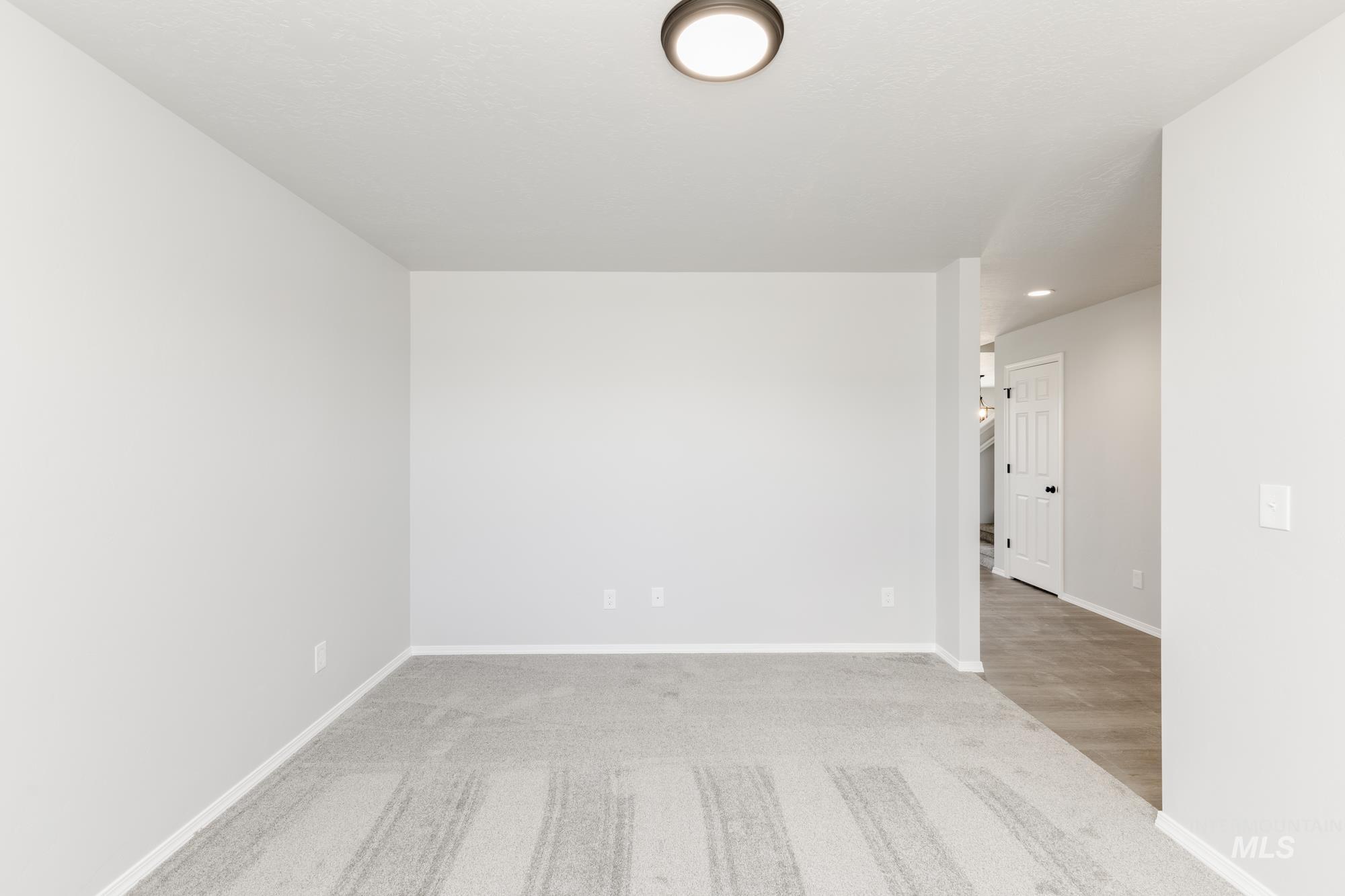 16846 Dunning Way Property Photo 4