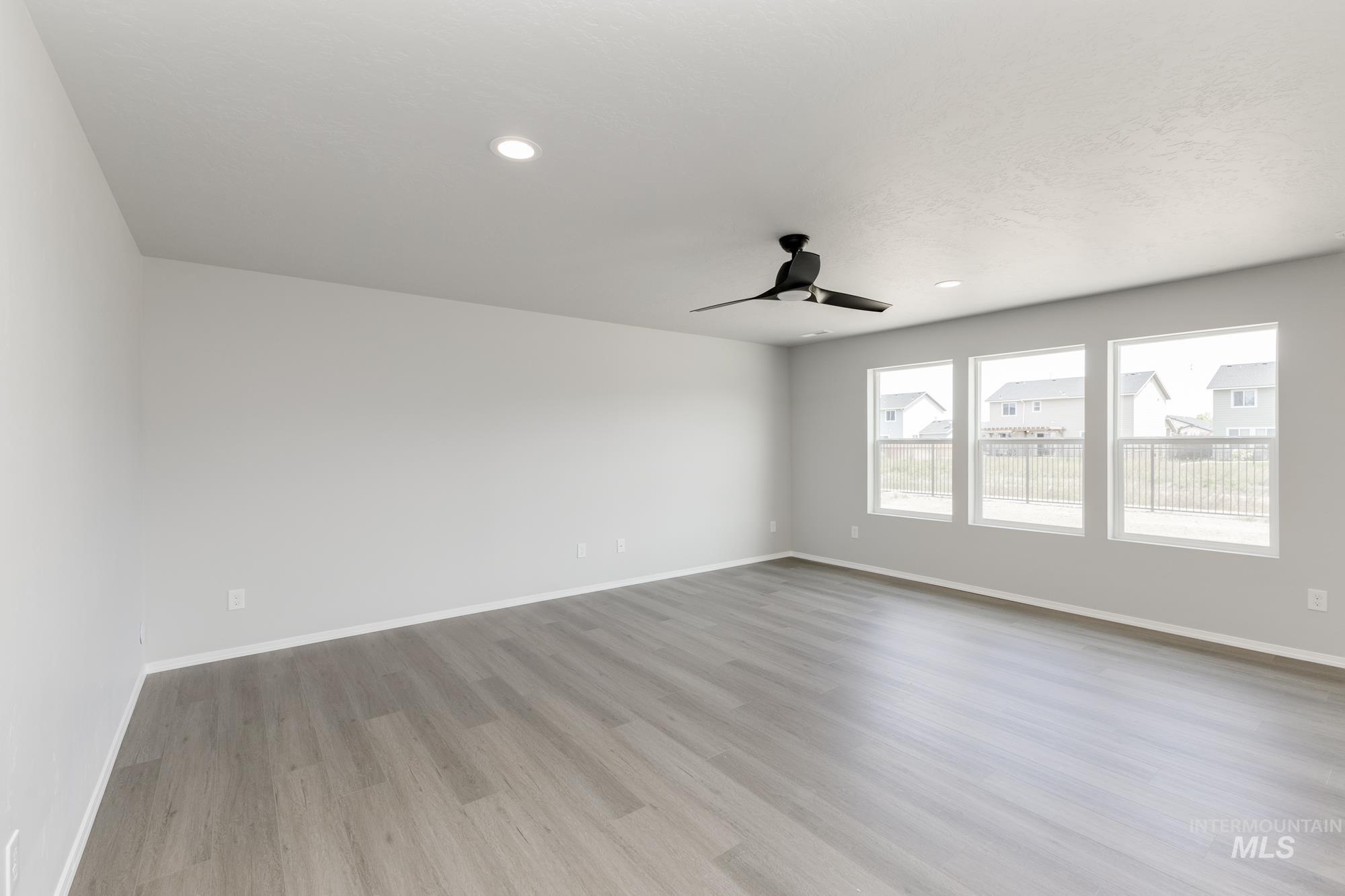 16846 Dunning Way Property Photo 5
