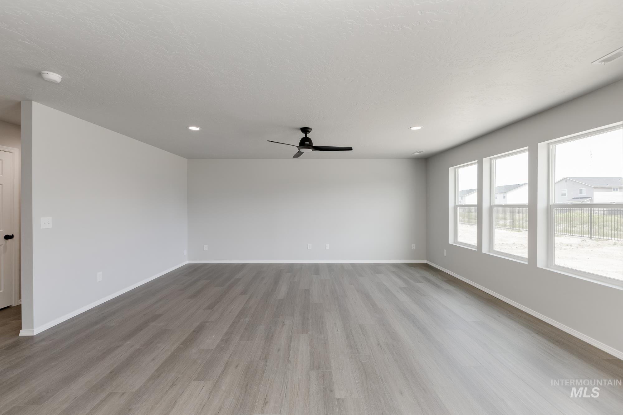 16846 Dunning Way Property Photo 6