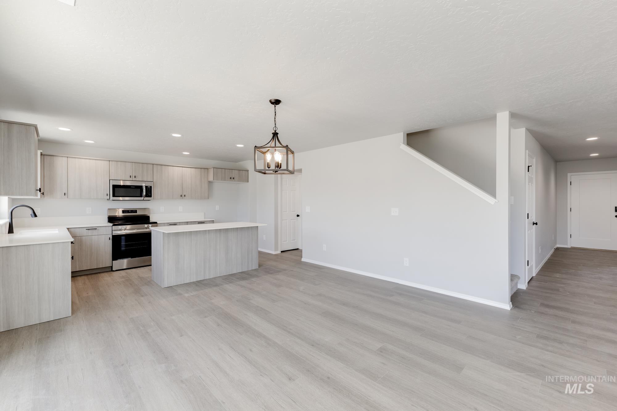 16846 Dunning Way Property Photo 9