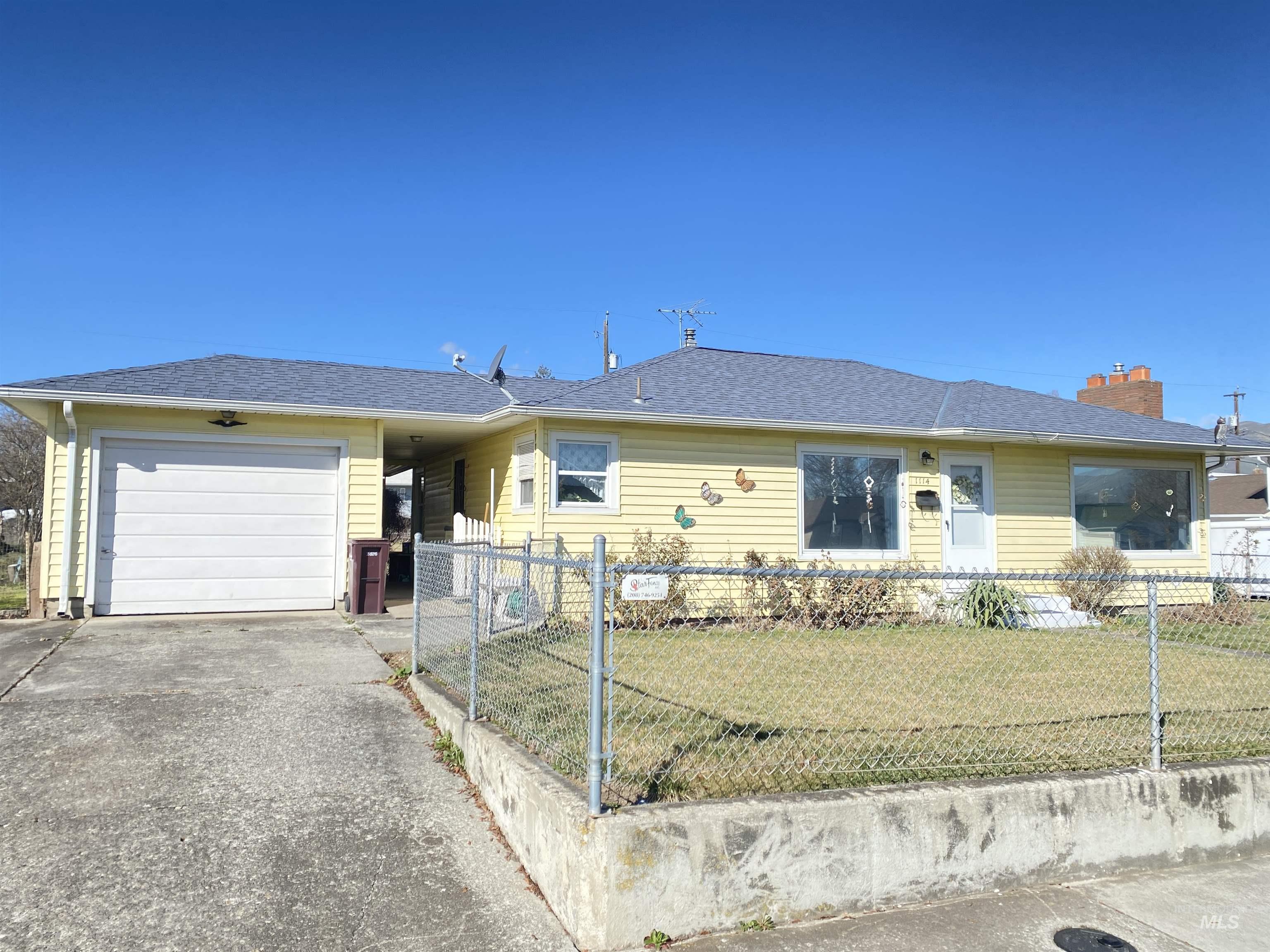 1114 University St Property Photo