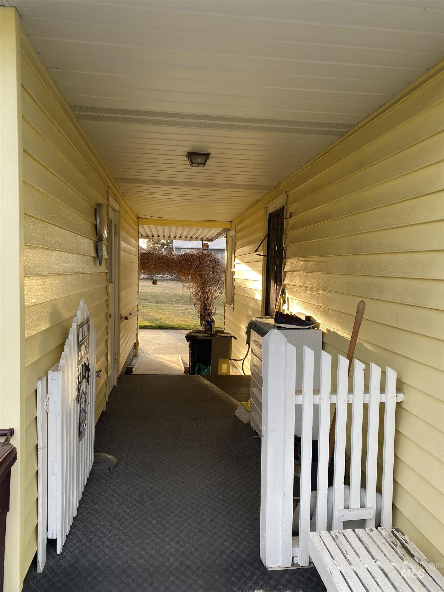 1114 University St Property Photo 4