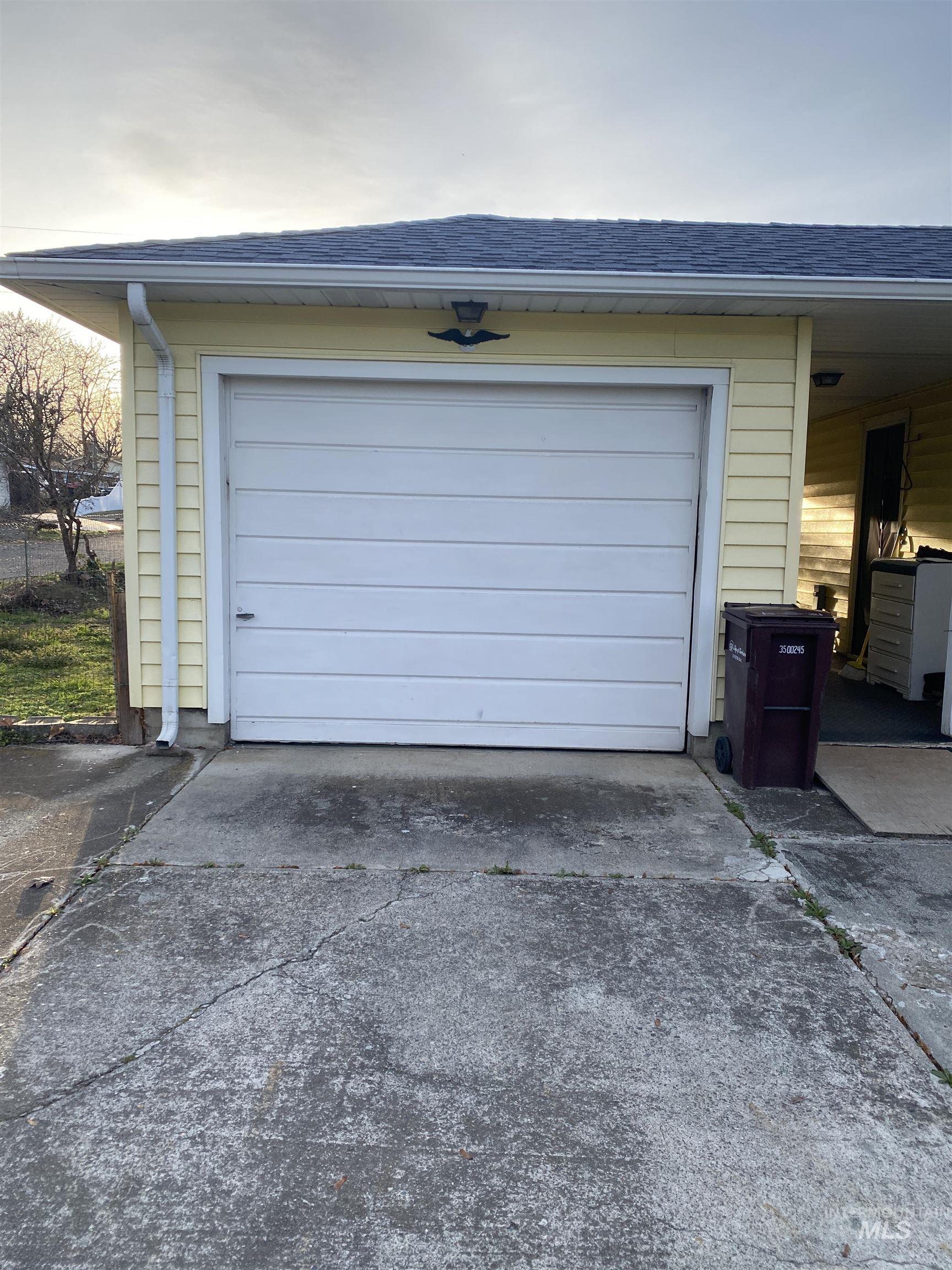 1114 University St Property Photo 5