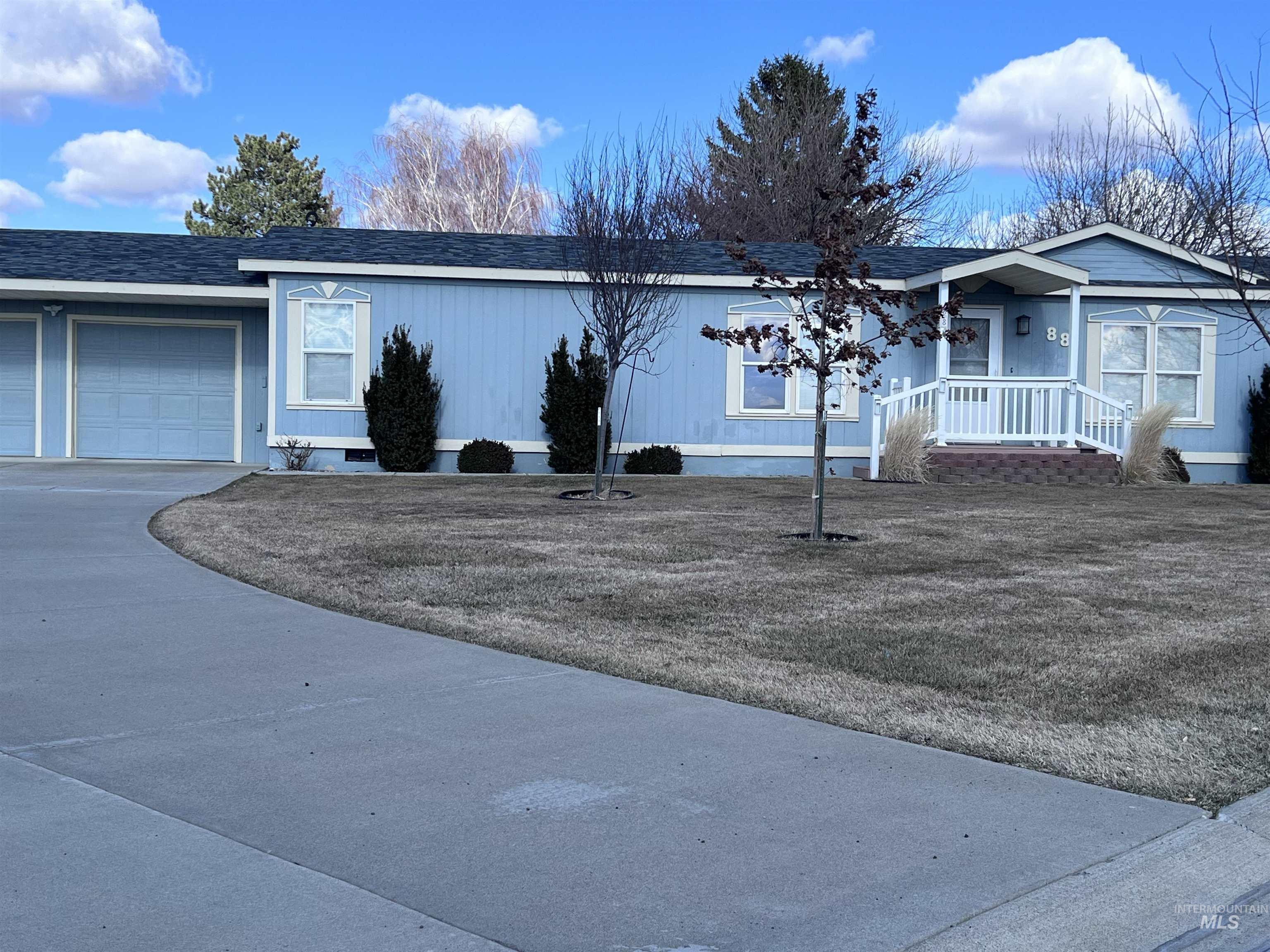 910 Moonglo Rd Property Photo
