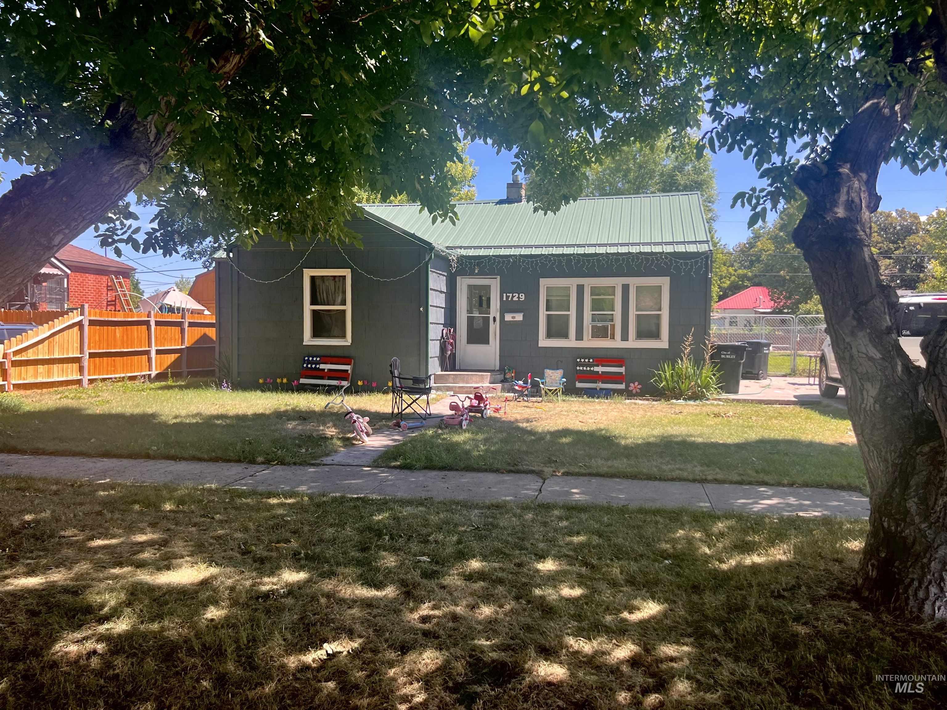 1729 Yale Ave Property Photo