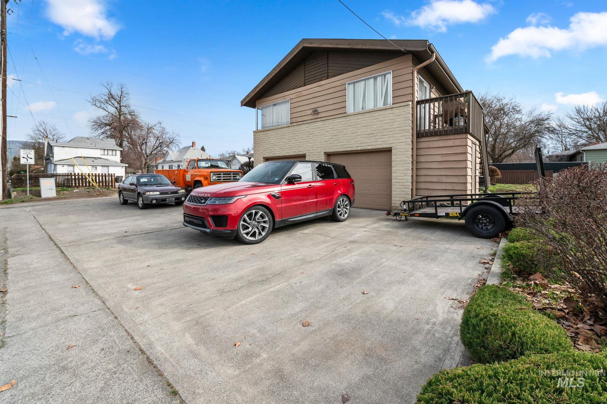 1019 8th Street Property Photo 2