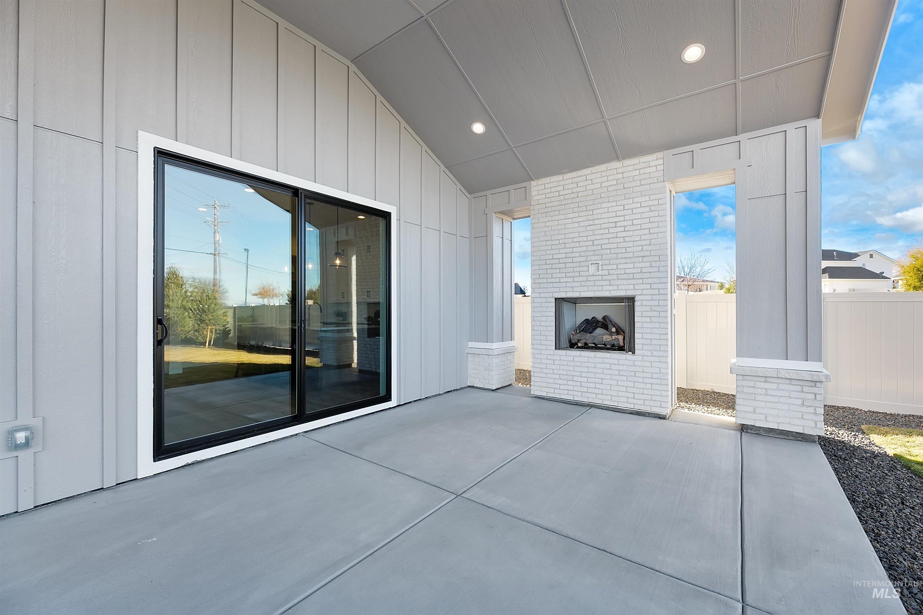 12727 S Lenora Pl Property Photo 3