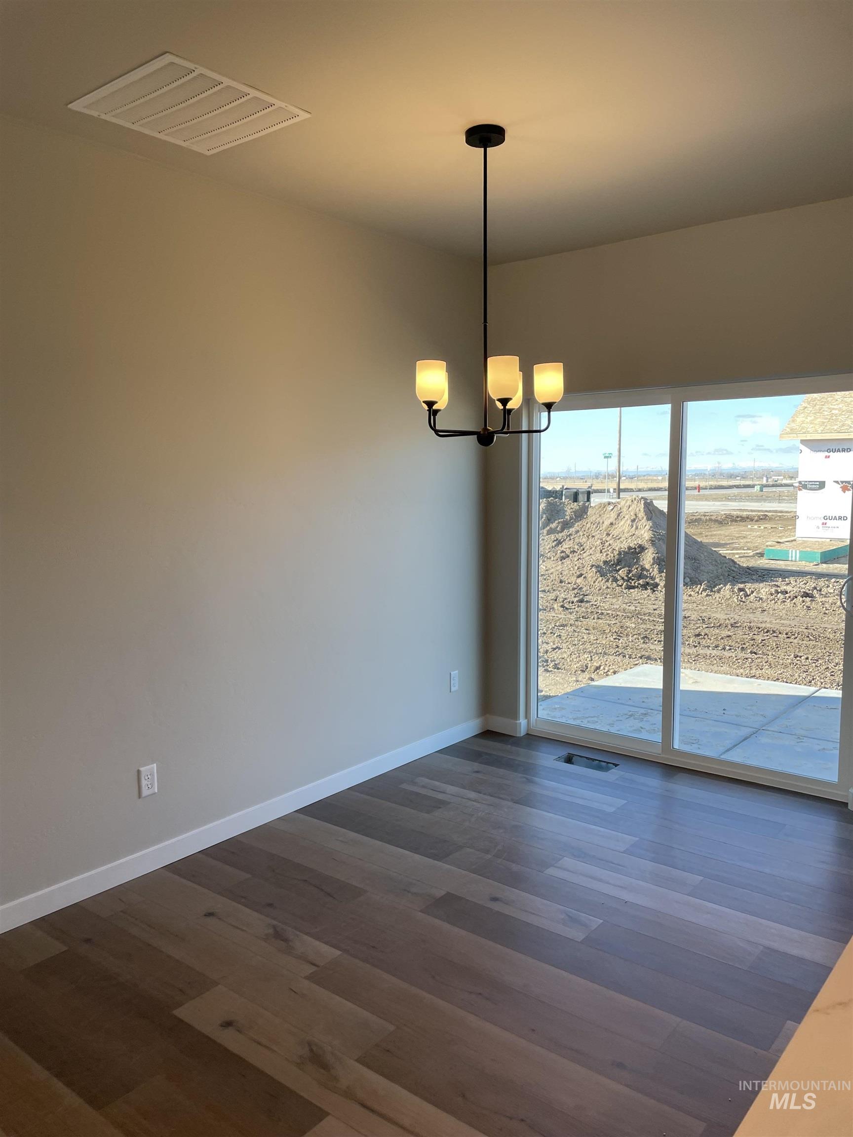 1284 Sunnybrook Ave Property Photo 3