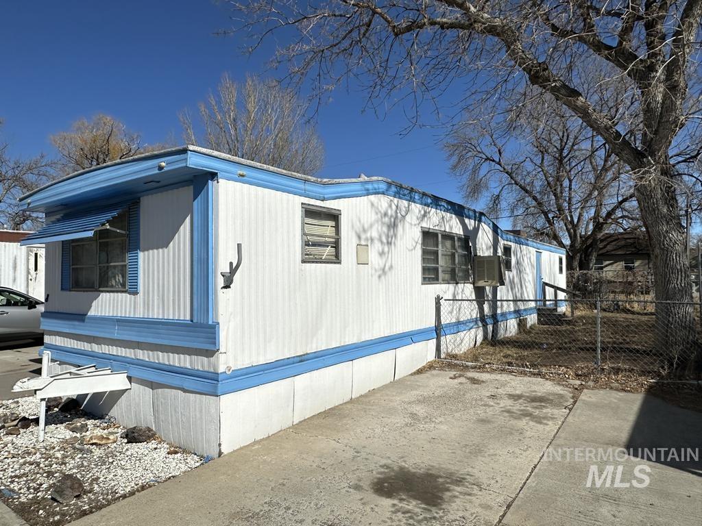 760 W Alameda Road Property Photo 18