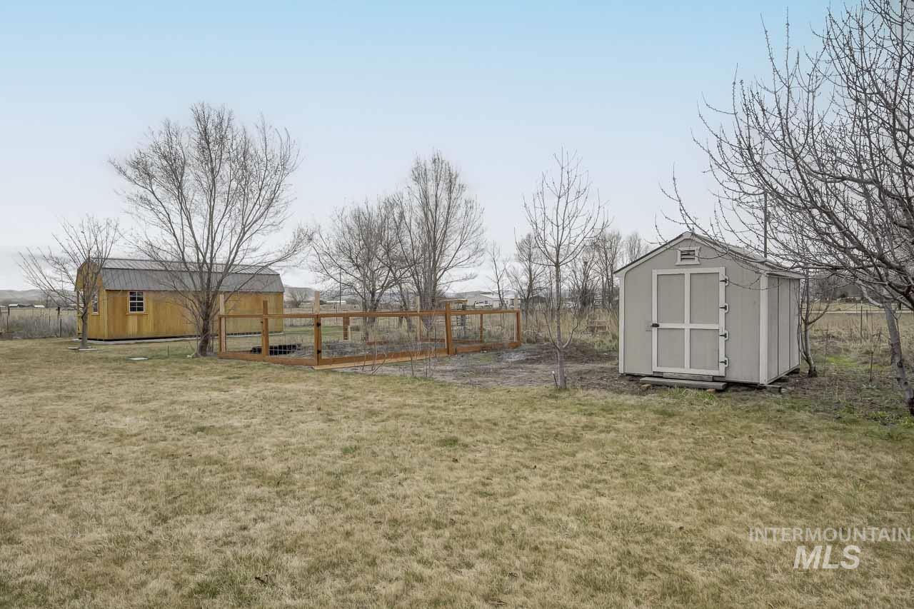 2422 W. Sales Yard Property Photo 45