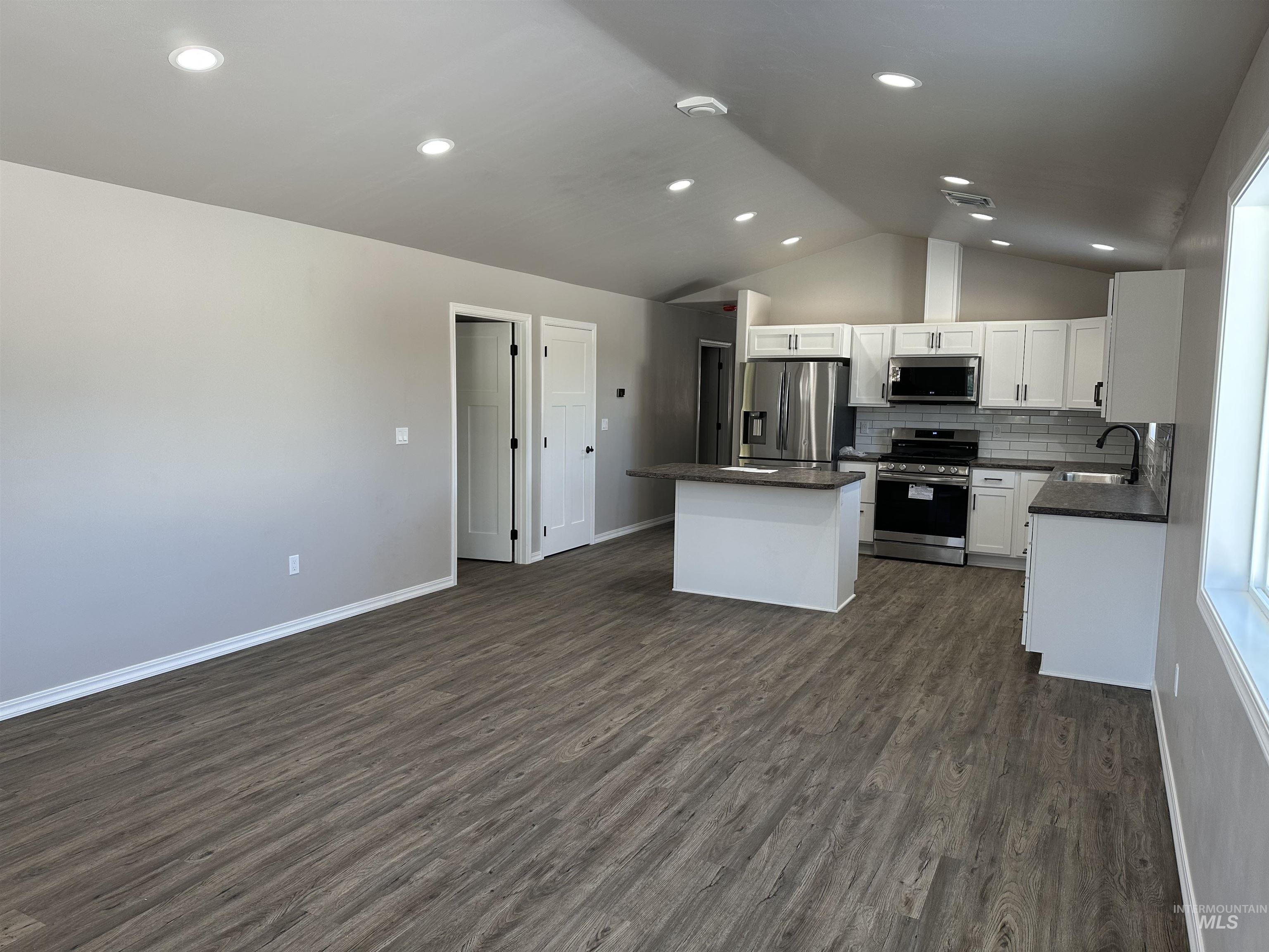 103 N East Street Property Photo 5