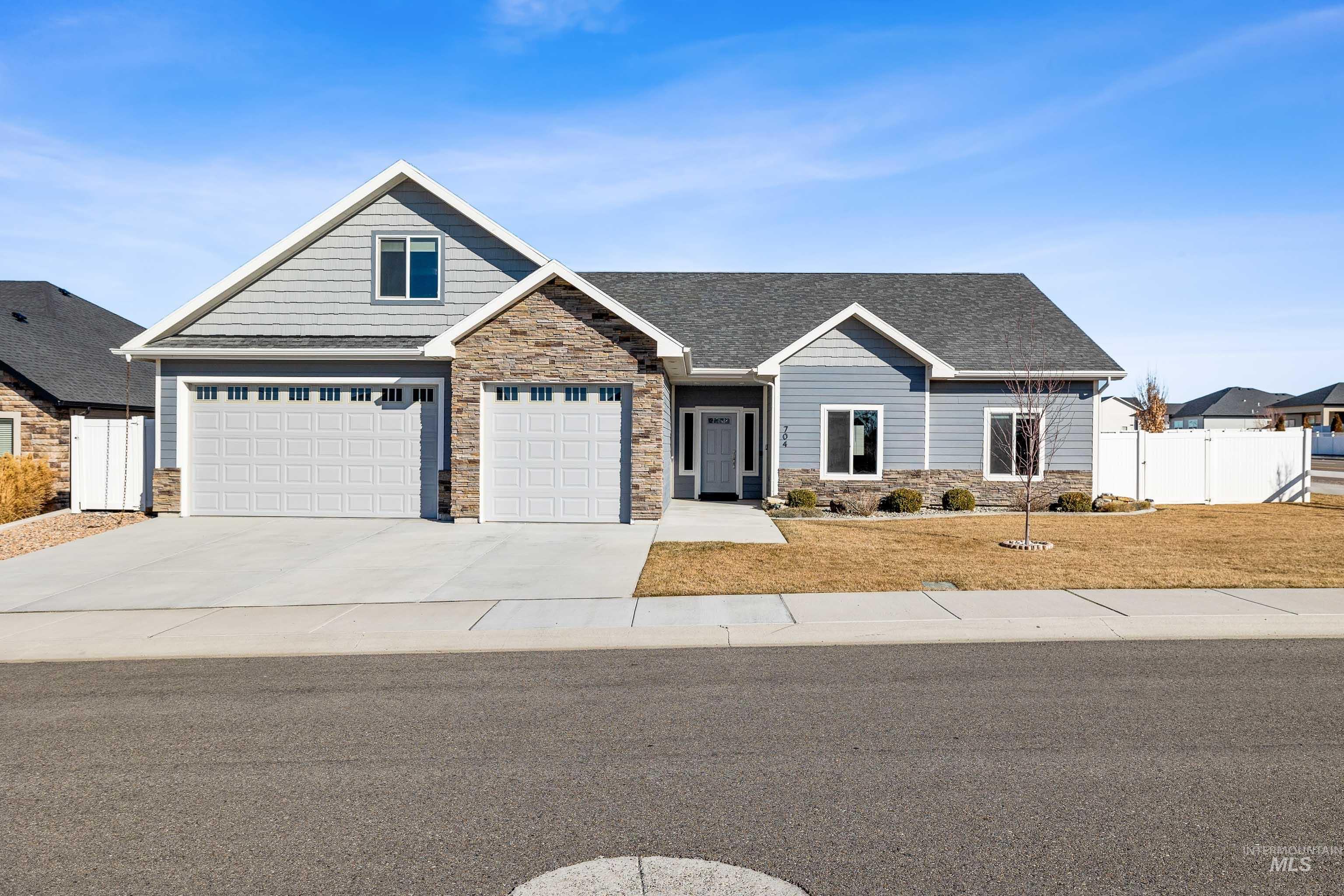 704 Midnight Sun Loop Property Photo 1