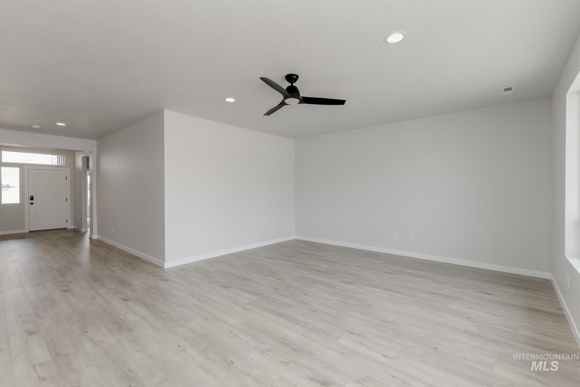 5221 S Danforth Ave Property Photo 13