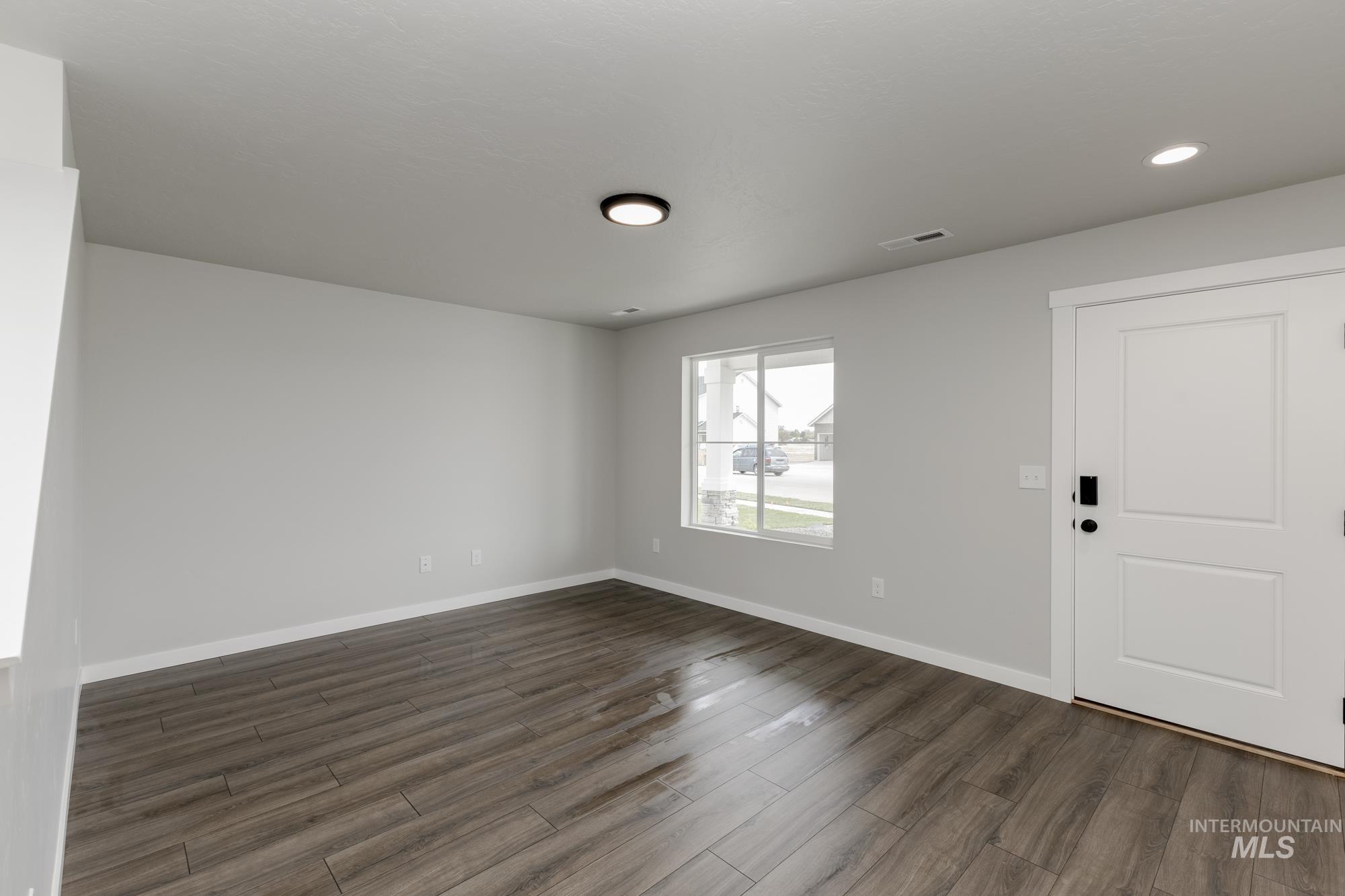 818 E Perjue Basin Dr Property Photo 2