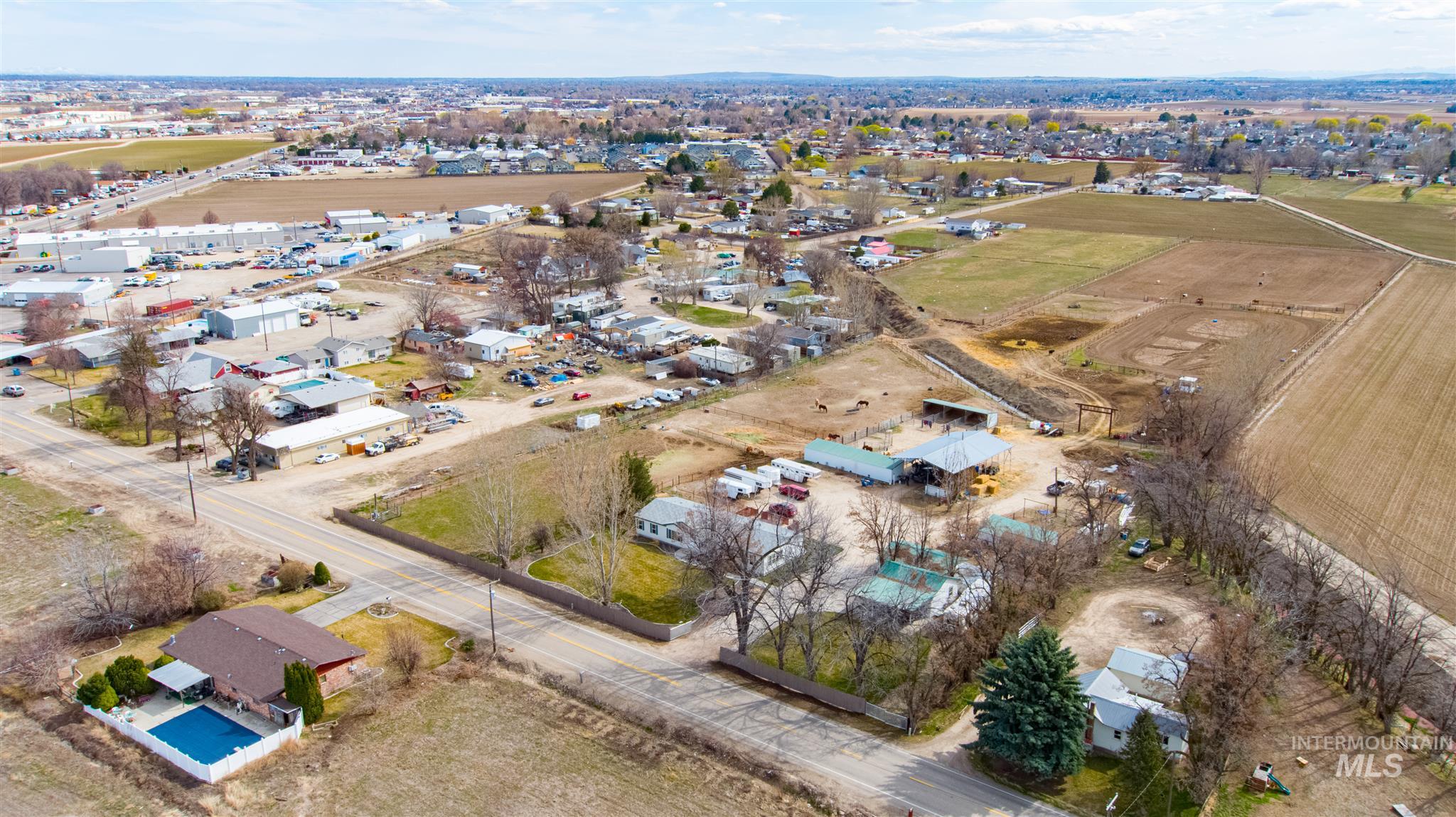 5712 Homedale Property Photo 3