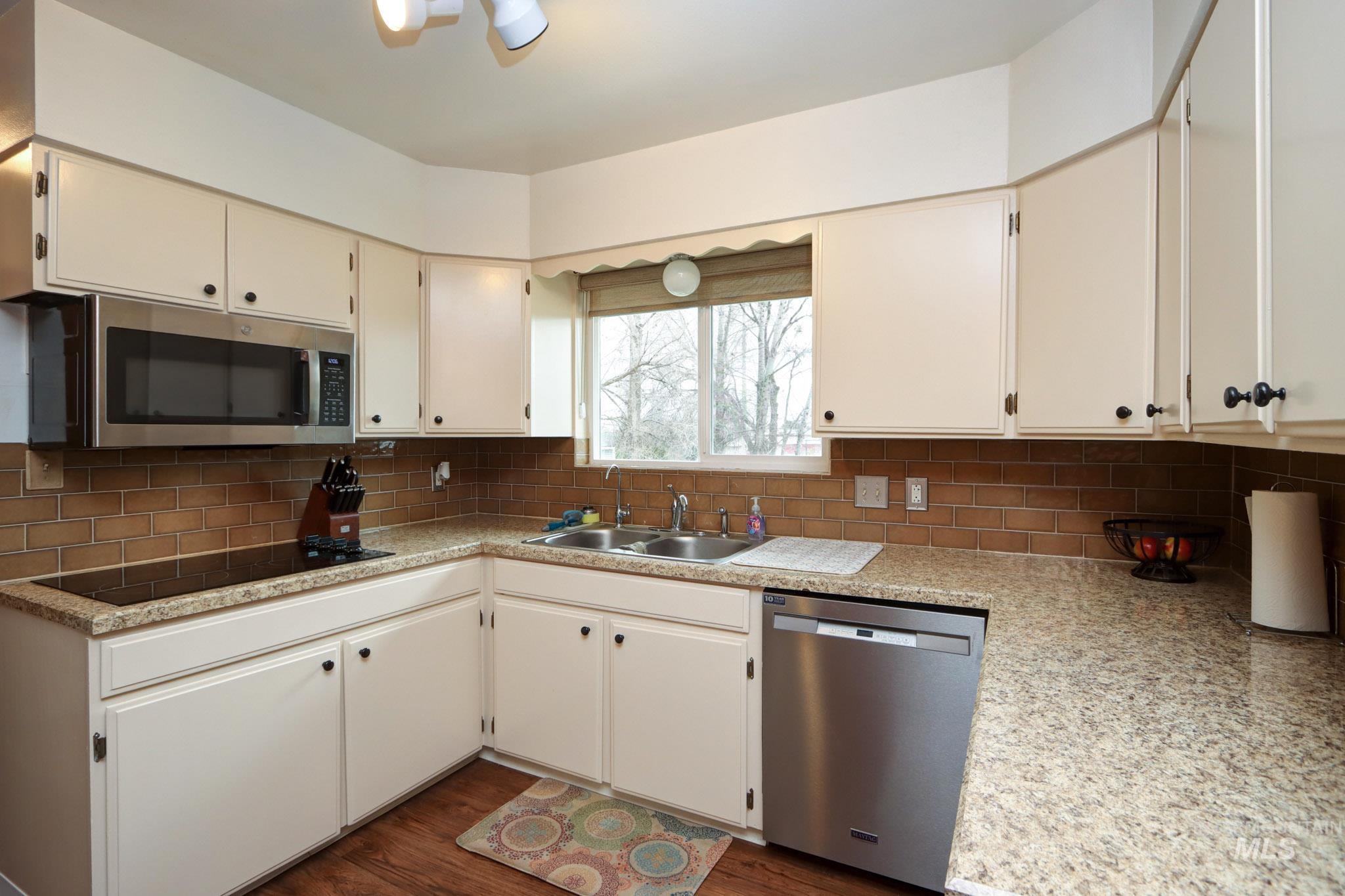1029 Lucky Lane Property Photo 12