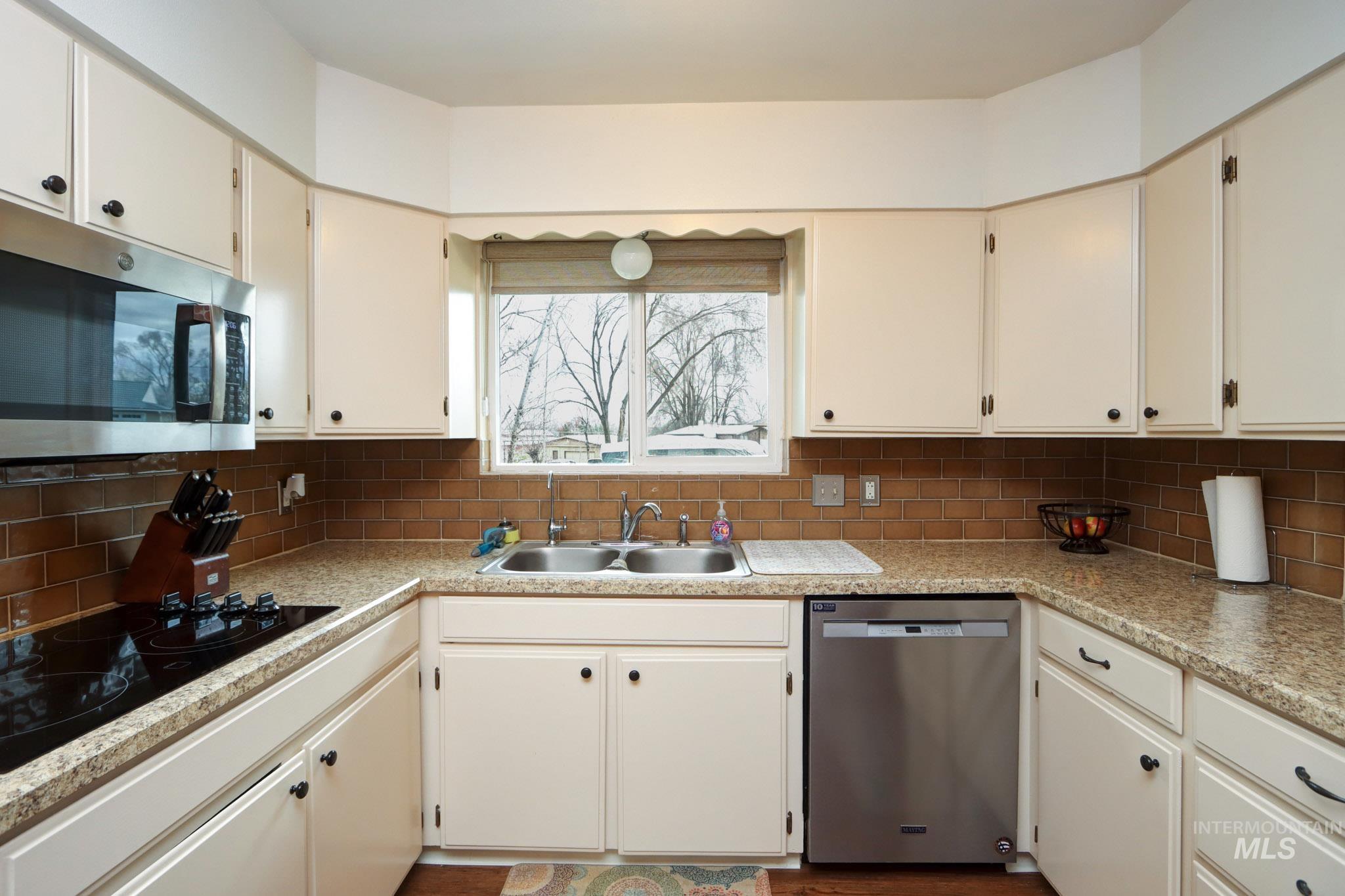 1029 Lucky Lane Property Photo 13