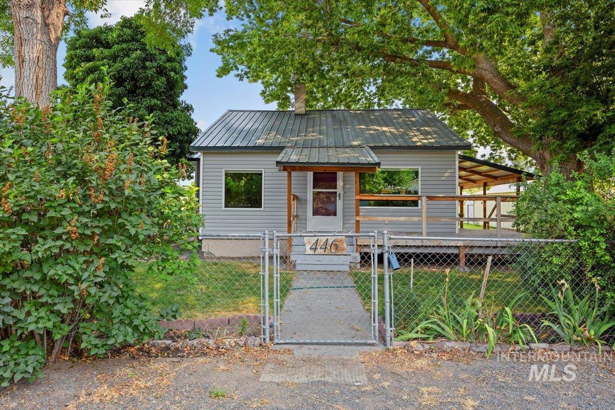 446 E 3rd Ave Property Photo
