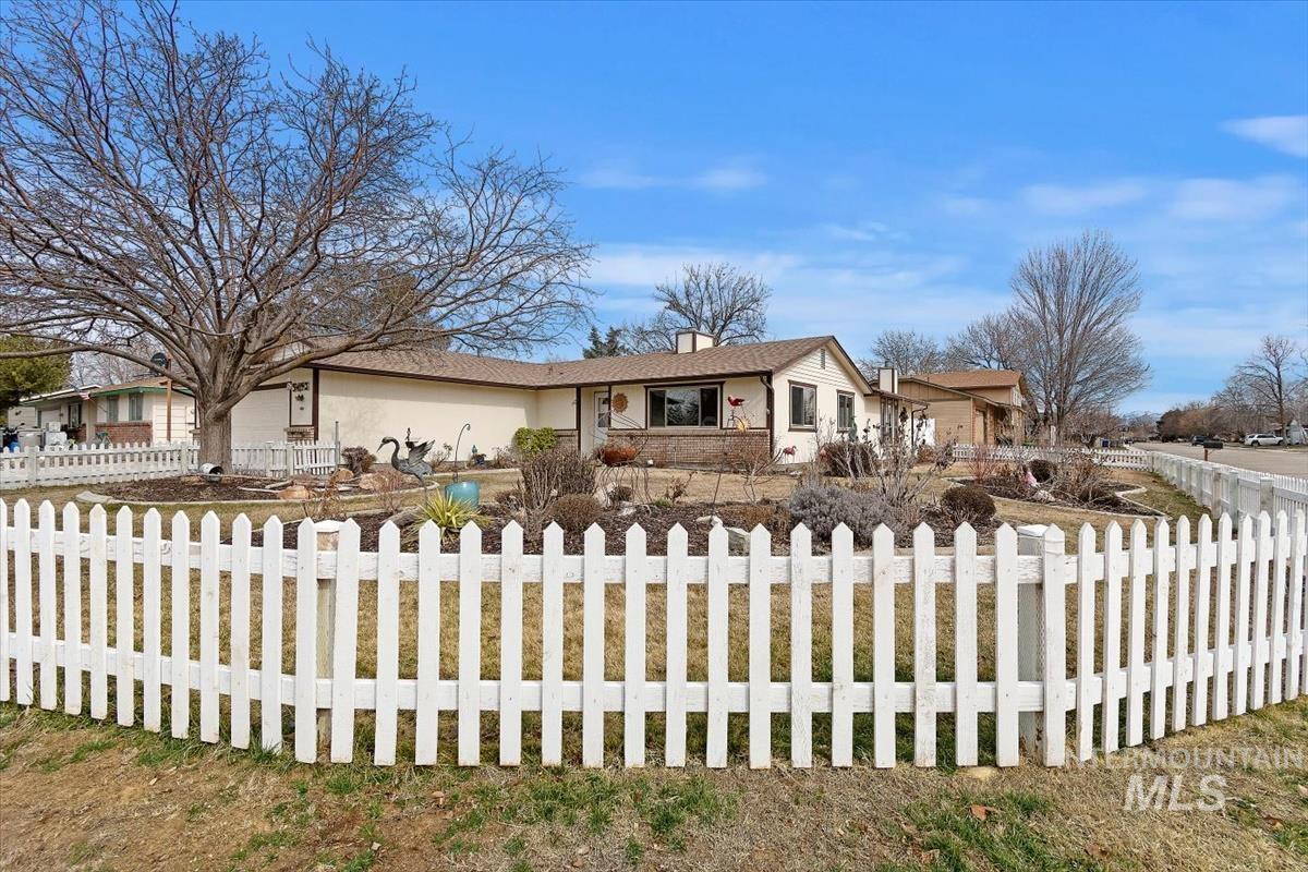 3452 N. Shamrock Ave. Property Photo 6