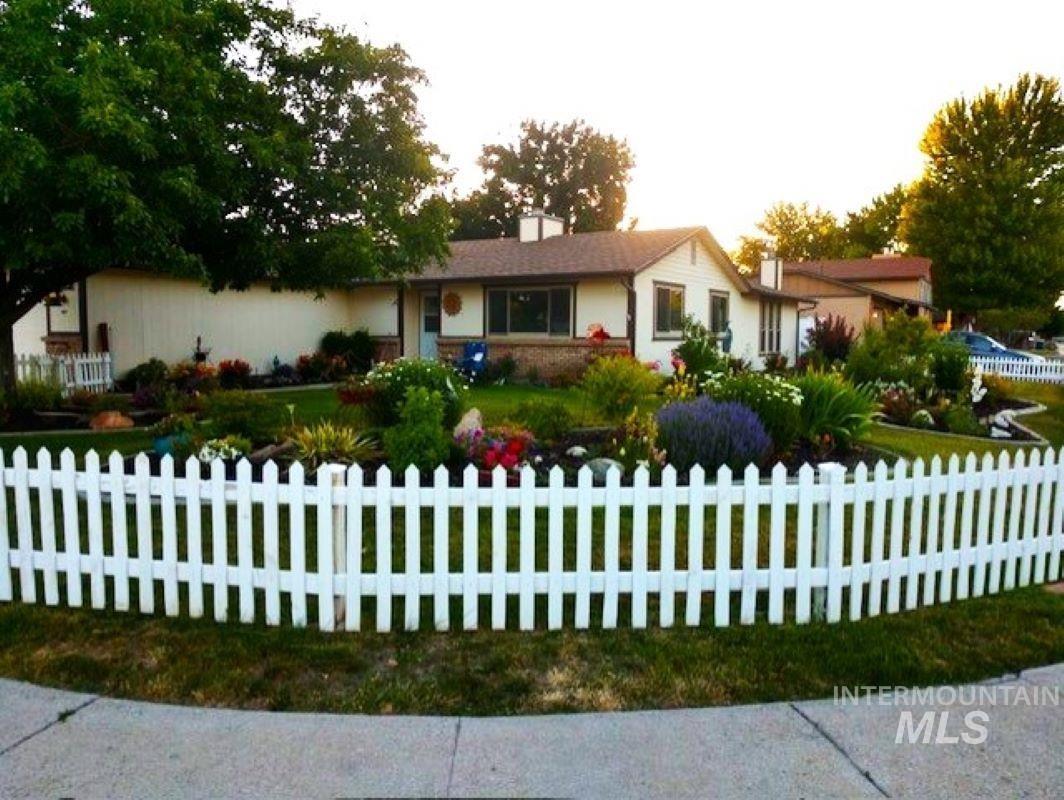3452 N. Shamrock Ave. Property Photo 7