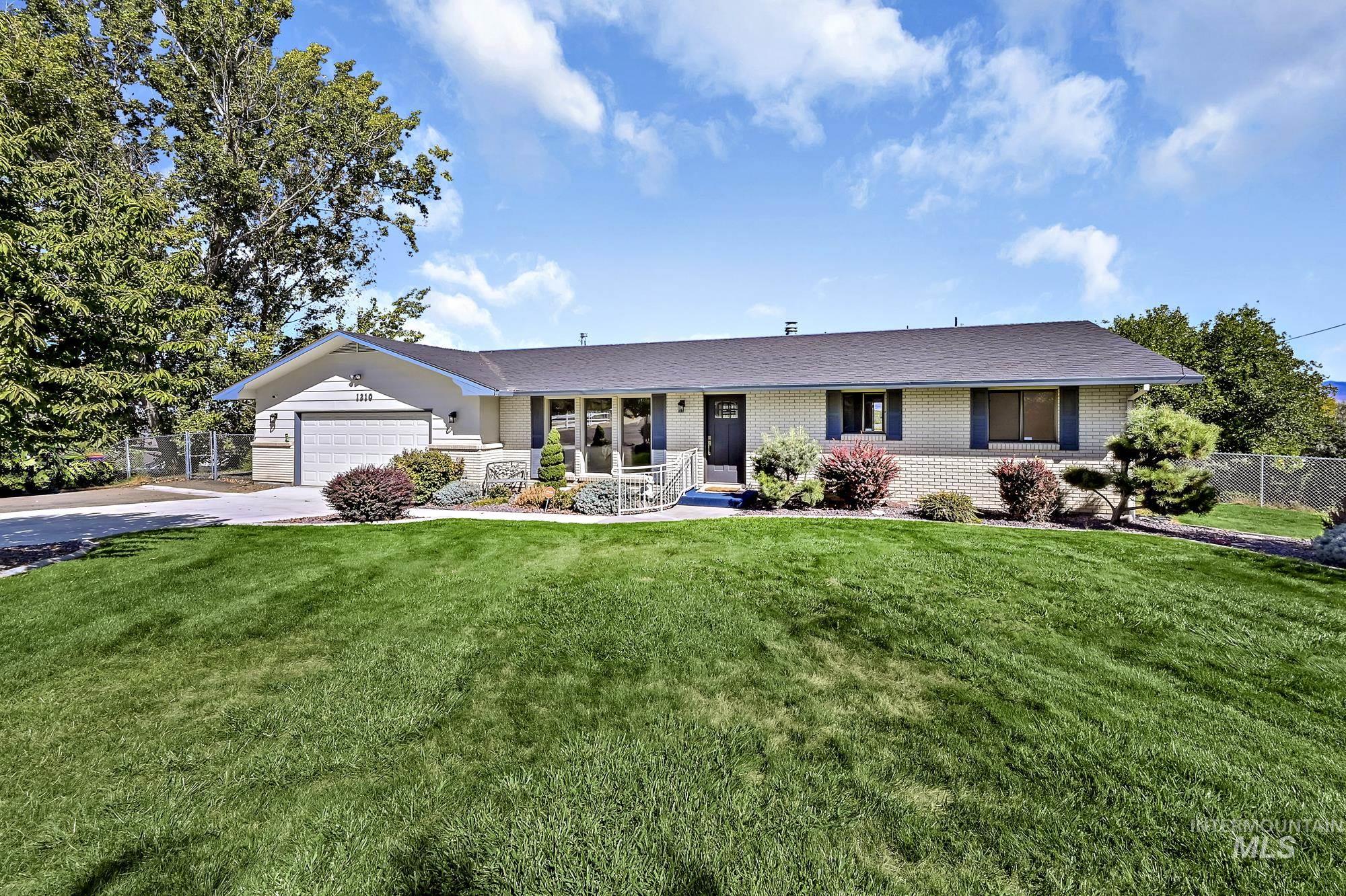 1210 Eggers Place Property Photo