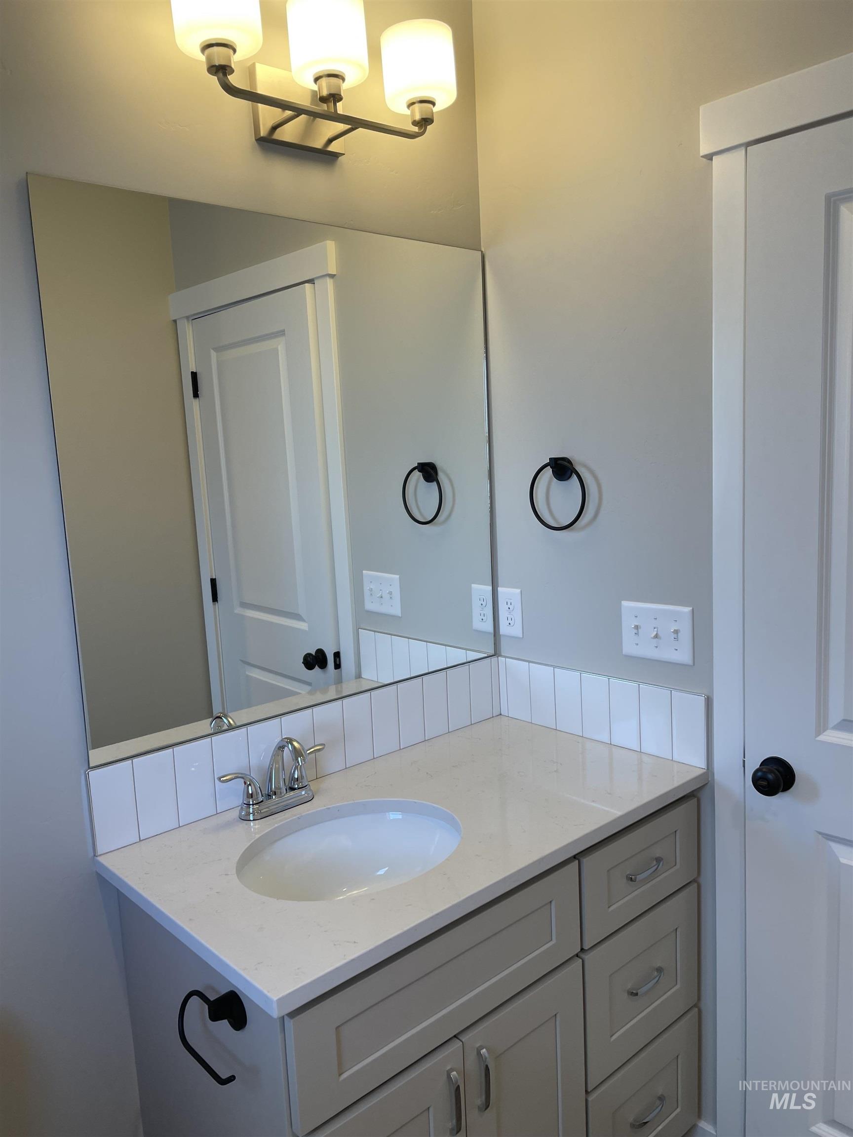 1136 Northridge Way Property Photo 16