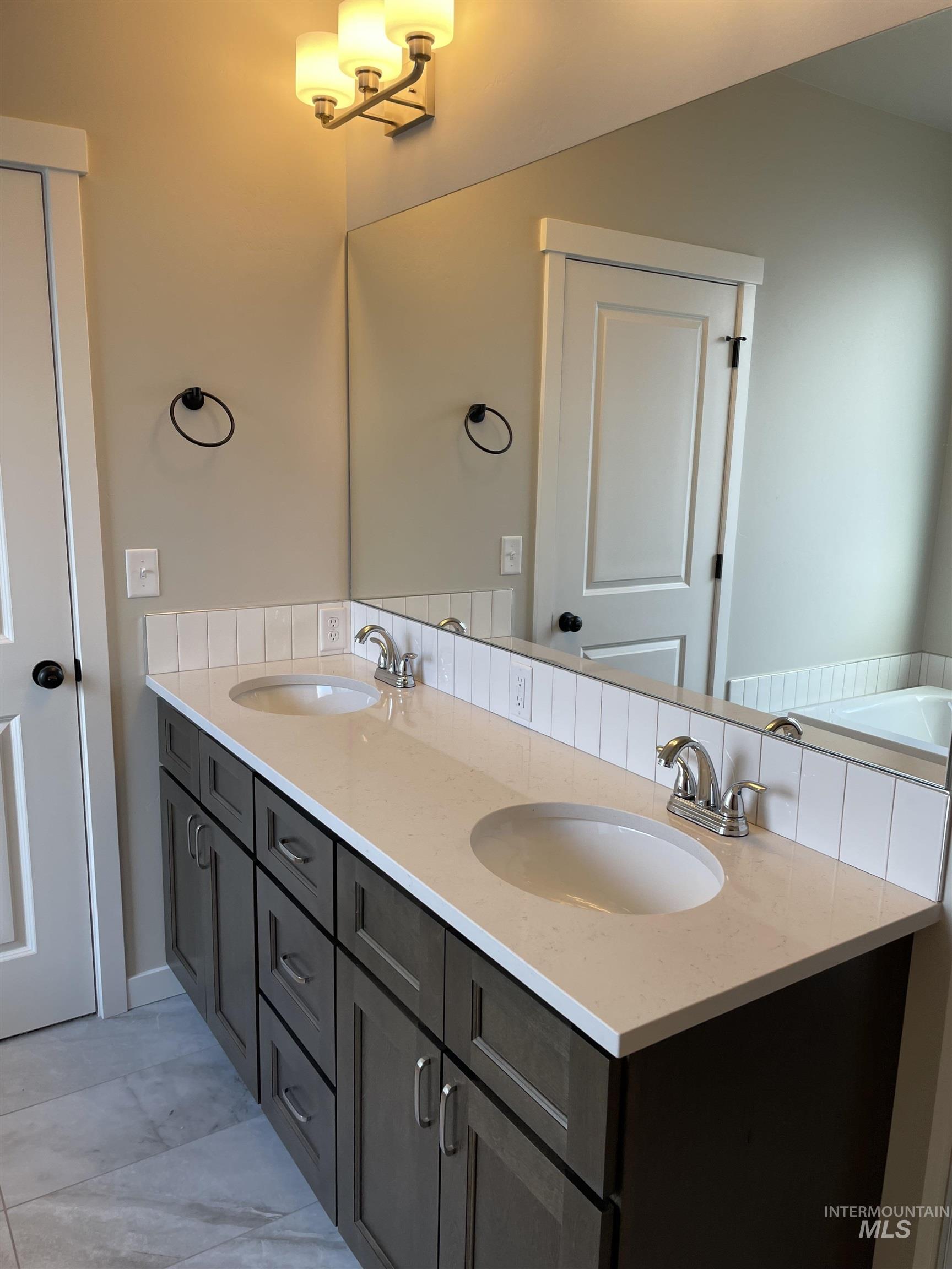 1136 Northridge Way Property Photo 21
