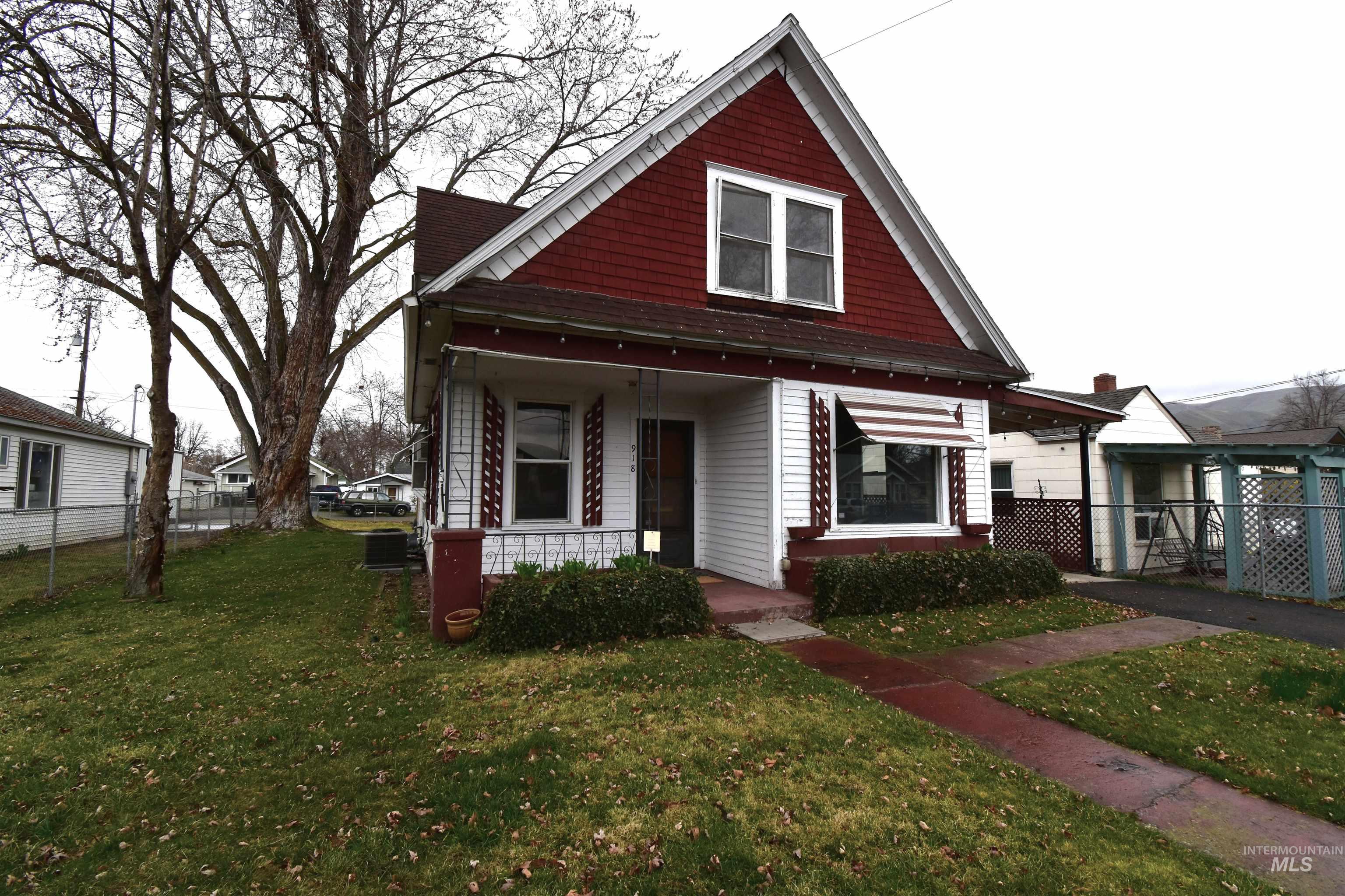 918 2nd St Property Photo