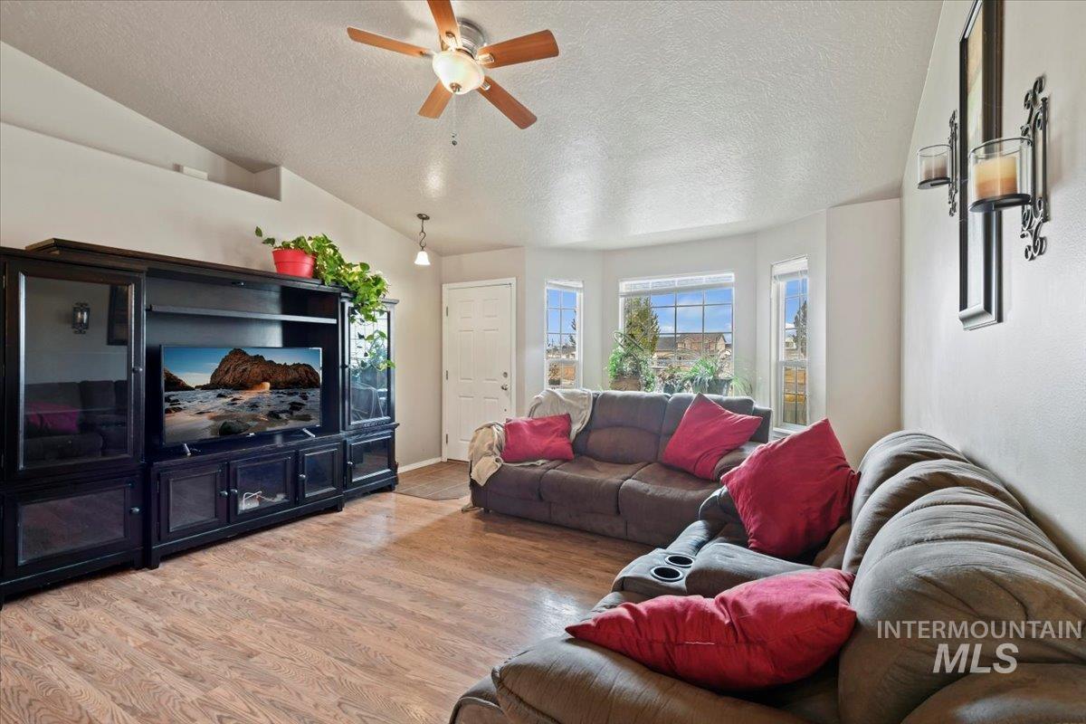 19 S. Stillwater Way Property Photo 6
