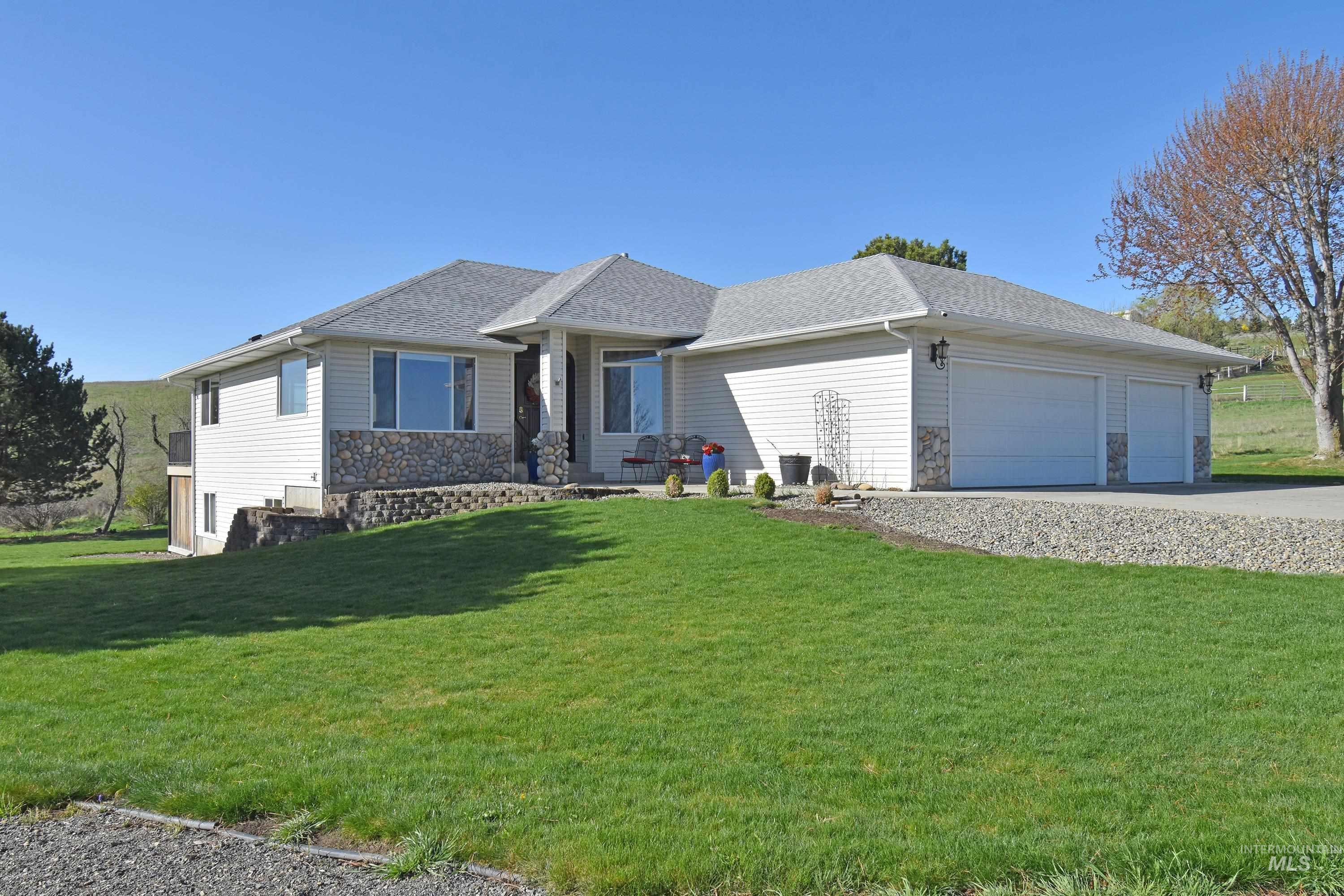 2831 Scenic Hills Drive Property Photo 3