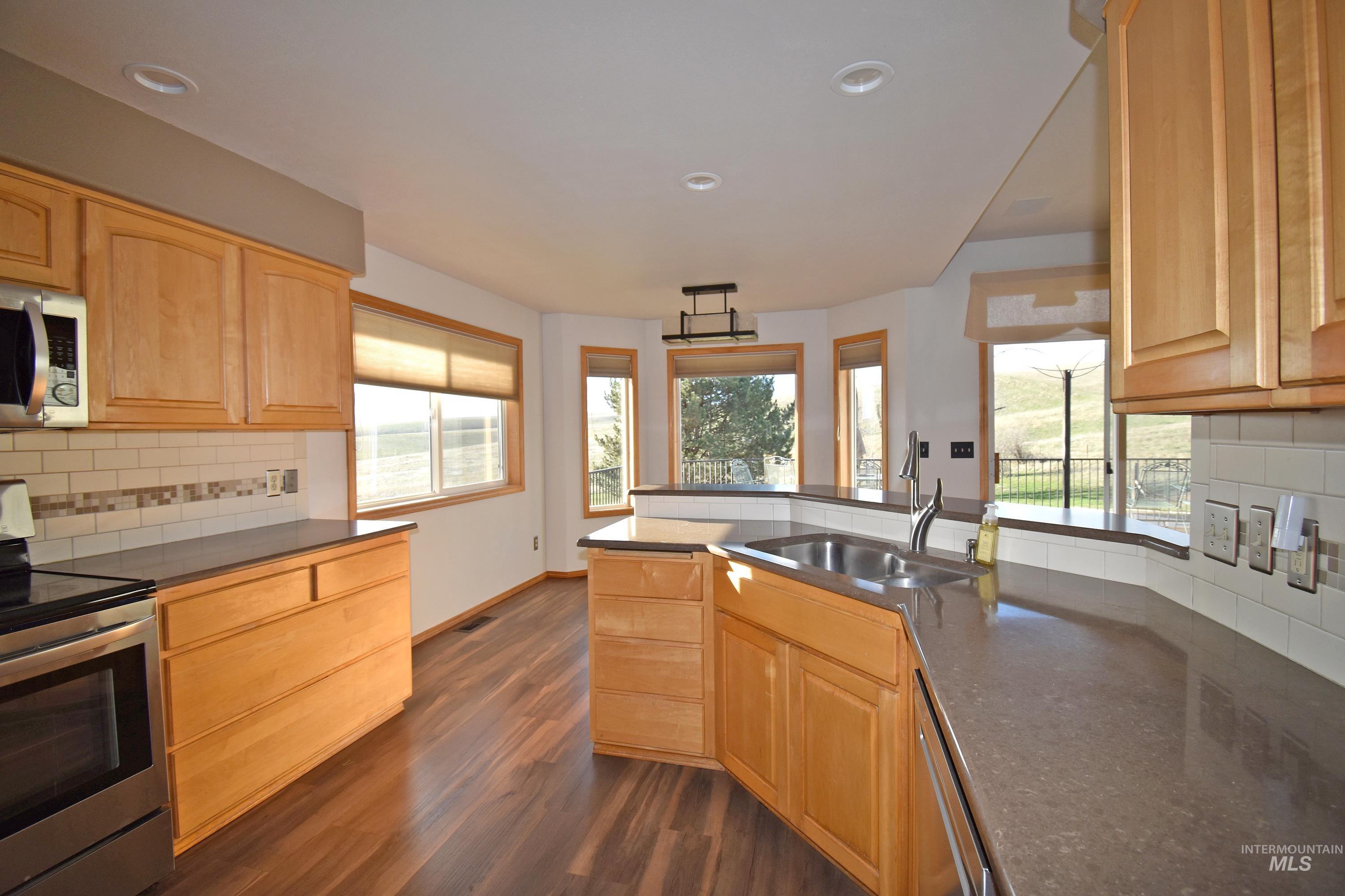 2831 Scenic Hills Drive Property Photo 9