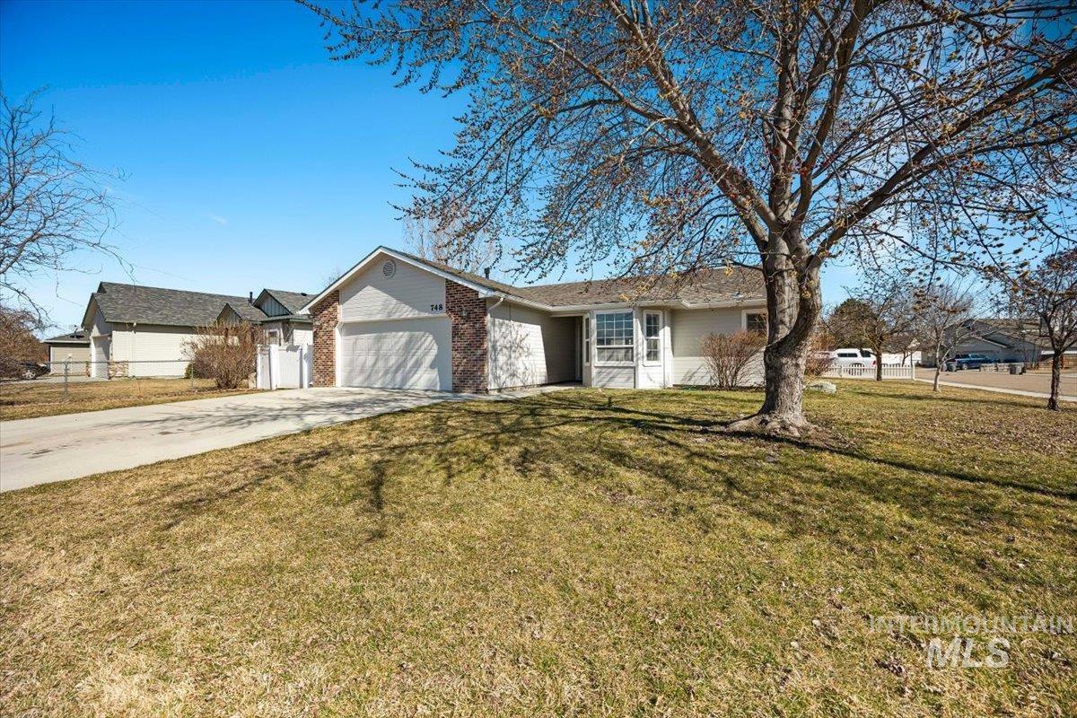 748 Red Fern Dr. Property Photo 2