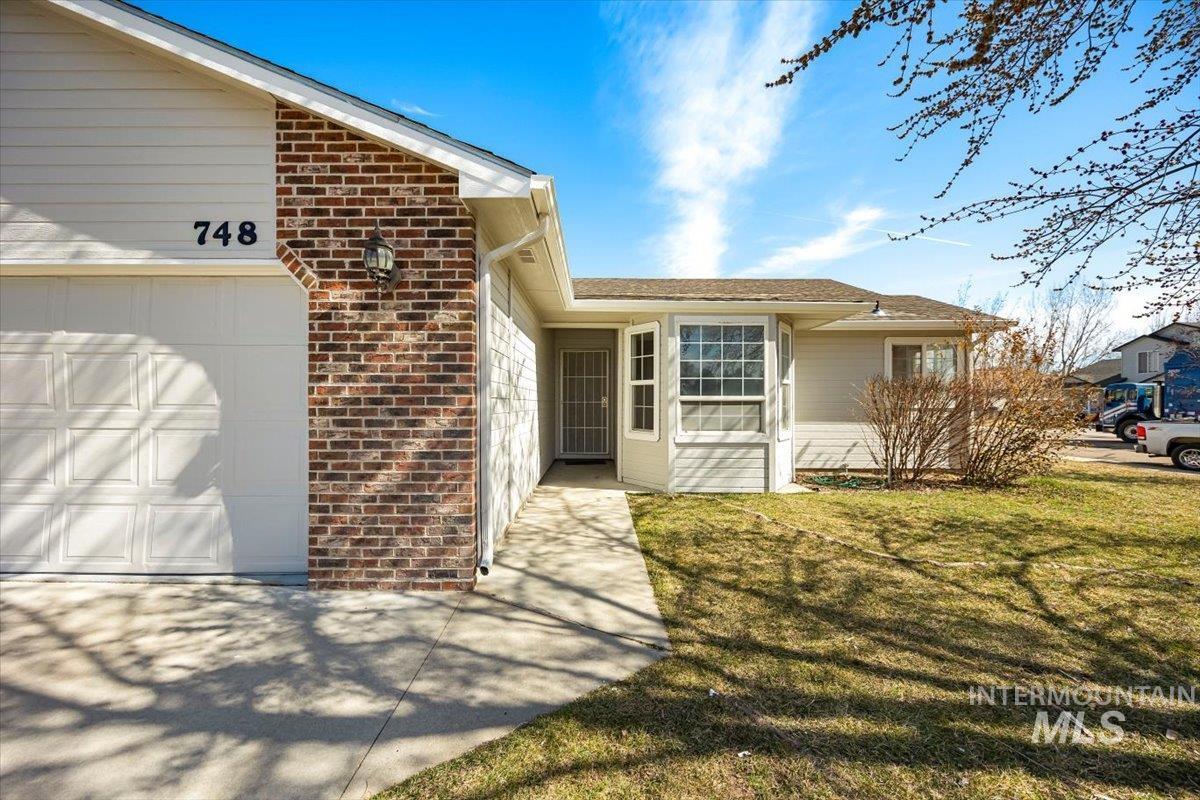 748 Red Fern Dr. Property Photo 3