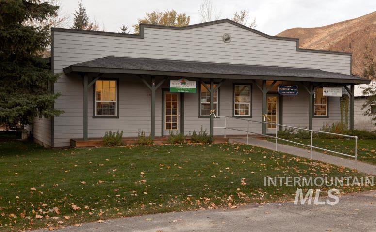 315 N River St. Property Photo