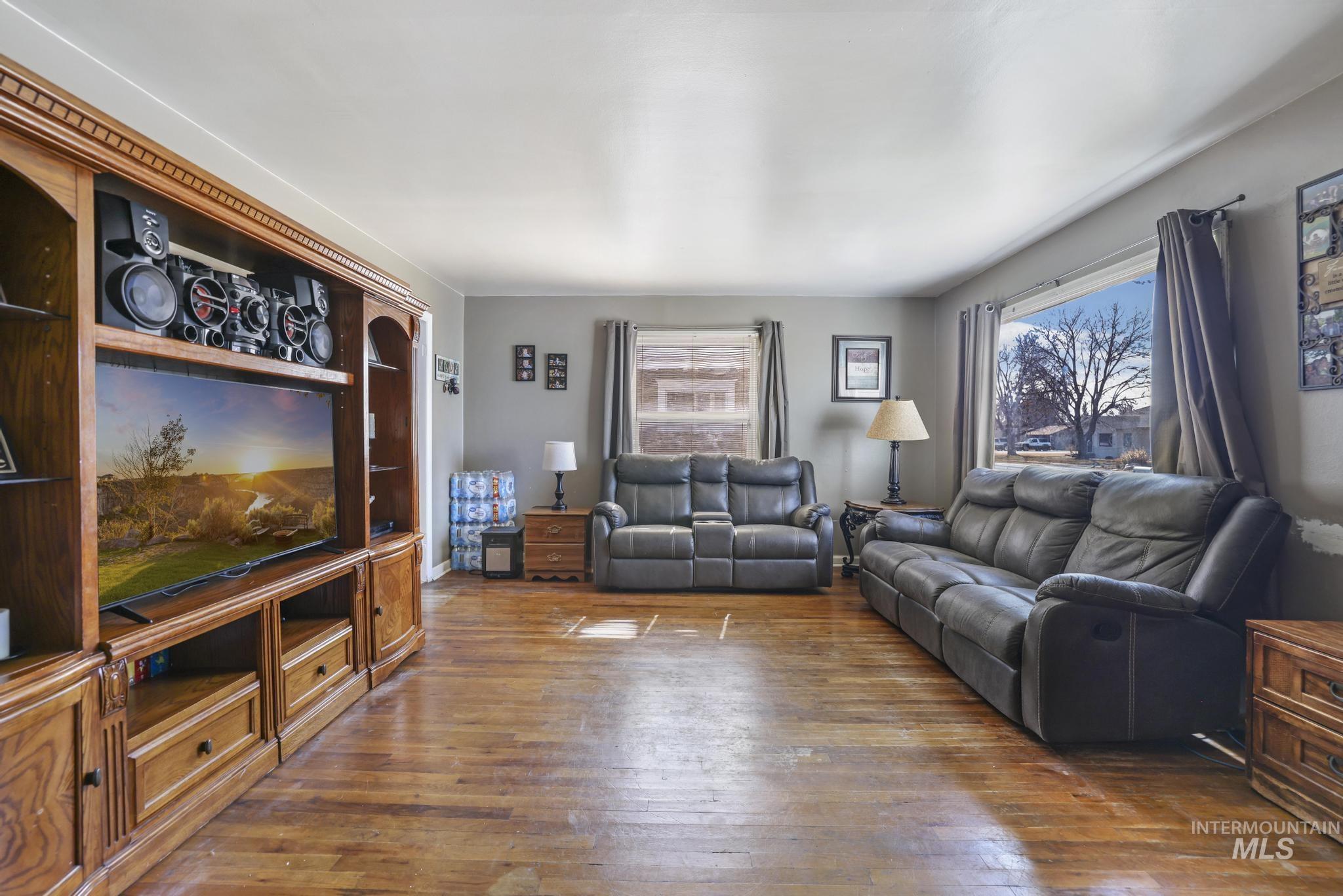 818 H Street Property Photo 6