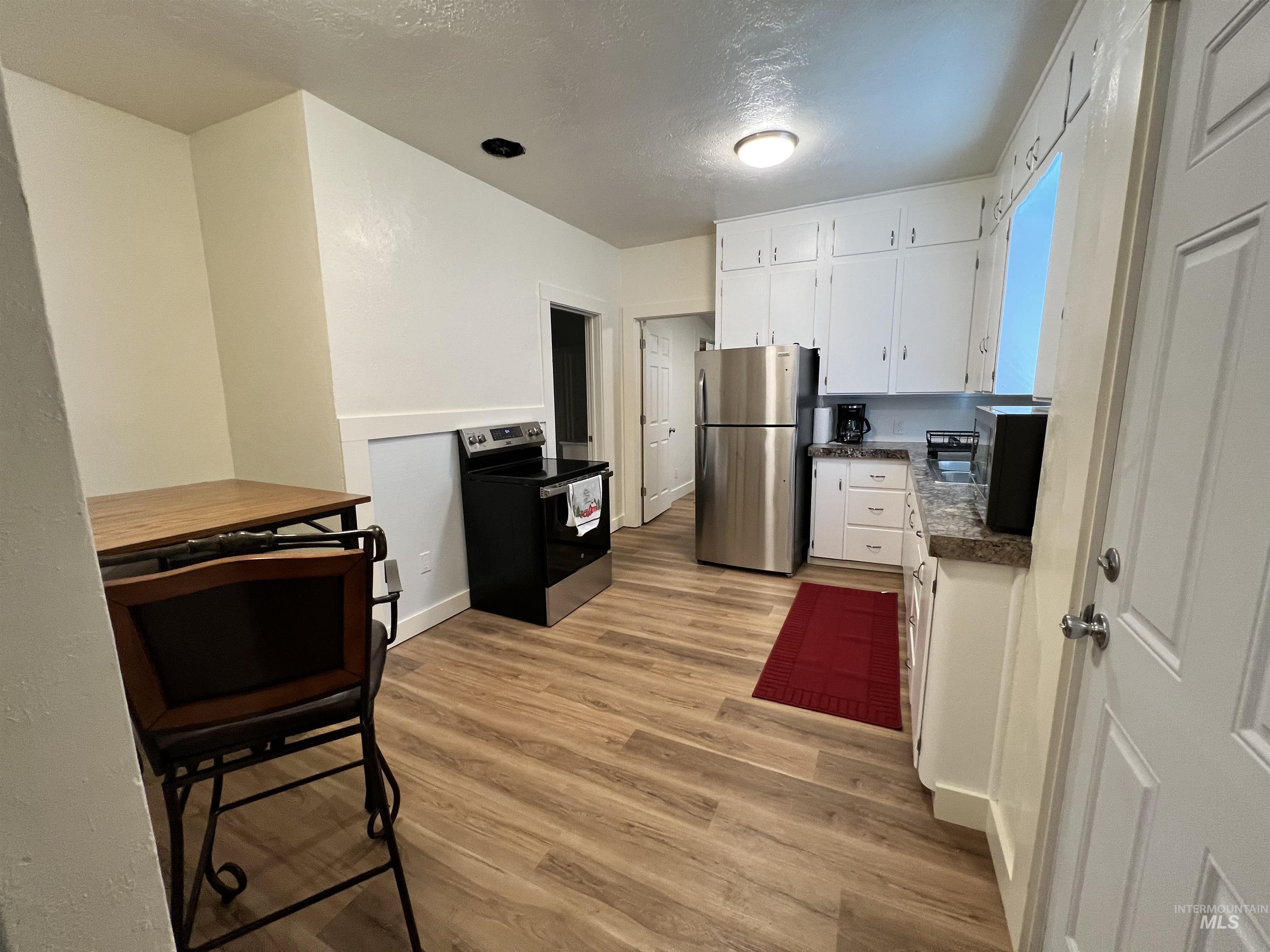 321 2nd Ave Property Photo 5