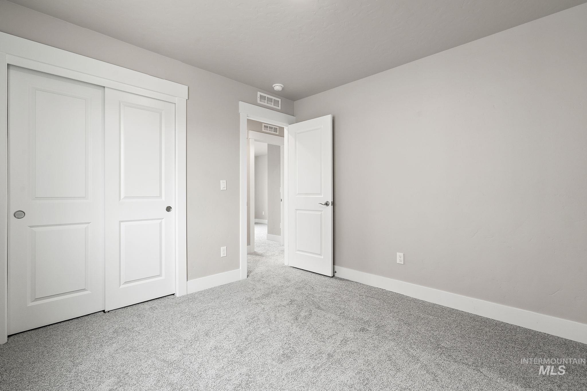 3306 S Volunteer Property Photo 28