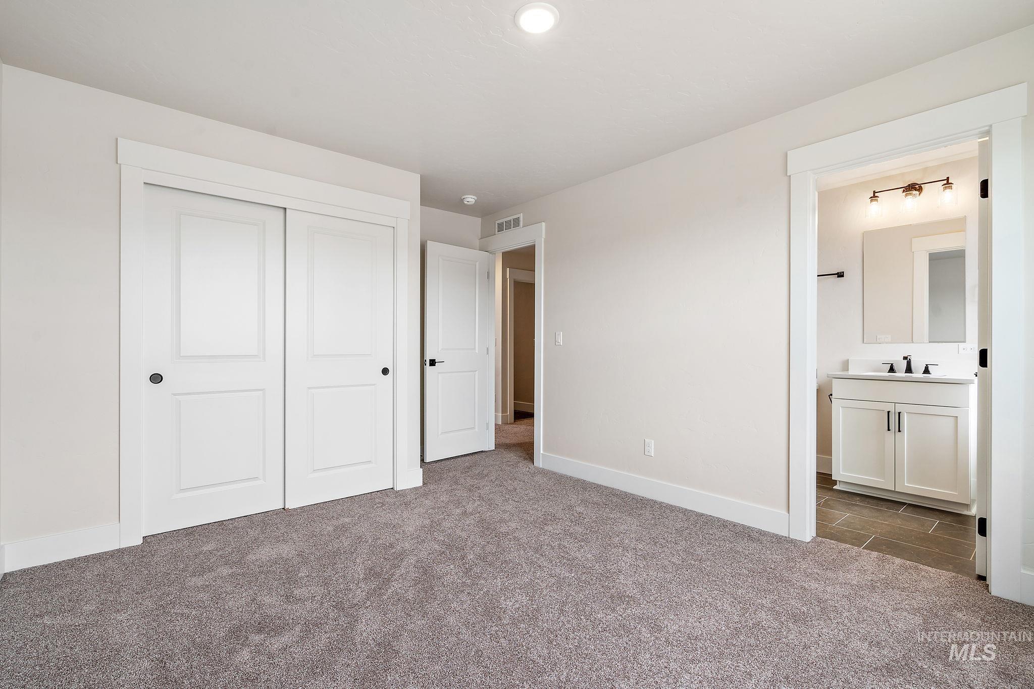614 W Contender Dr Property Photo 33