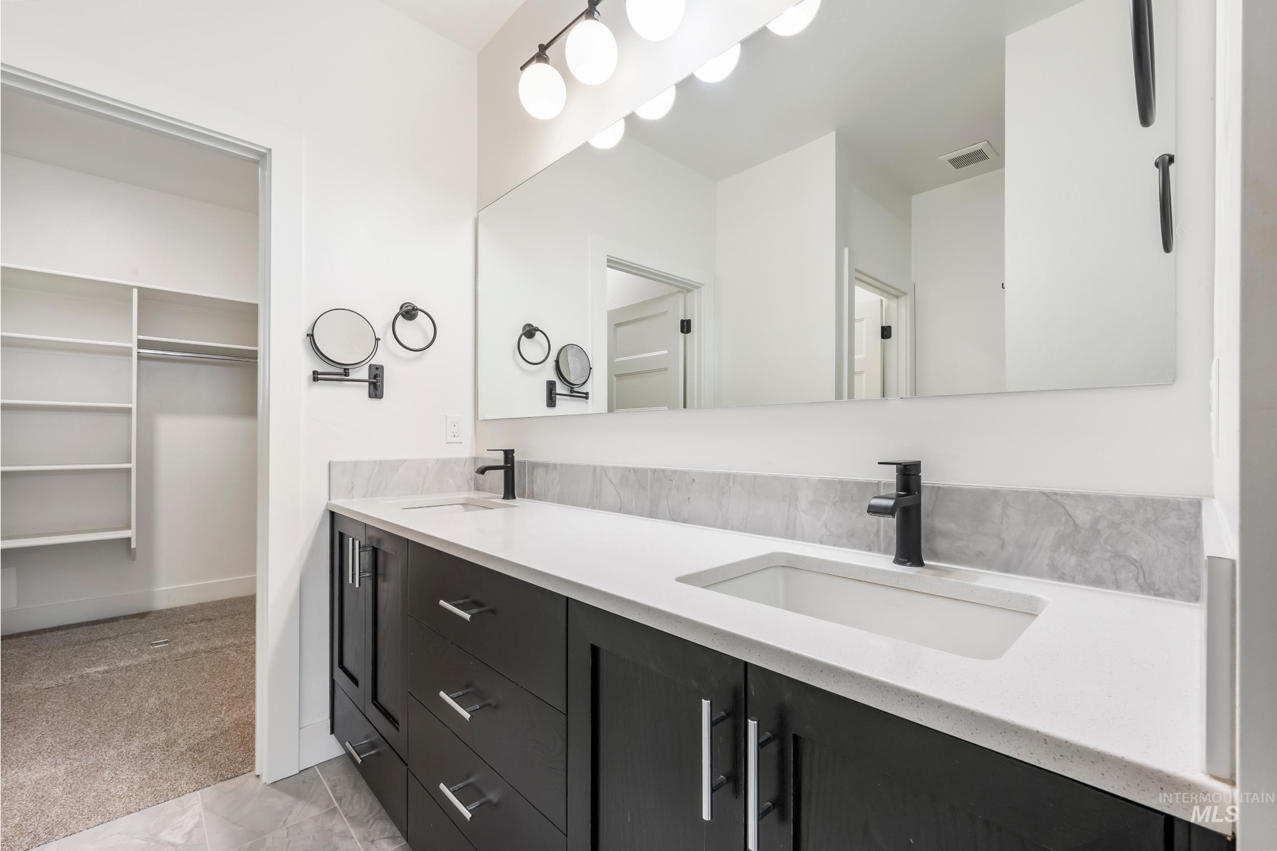 2039 E Presidential Property Photo 17
