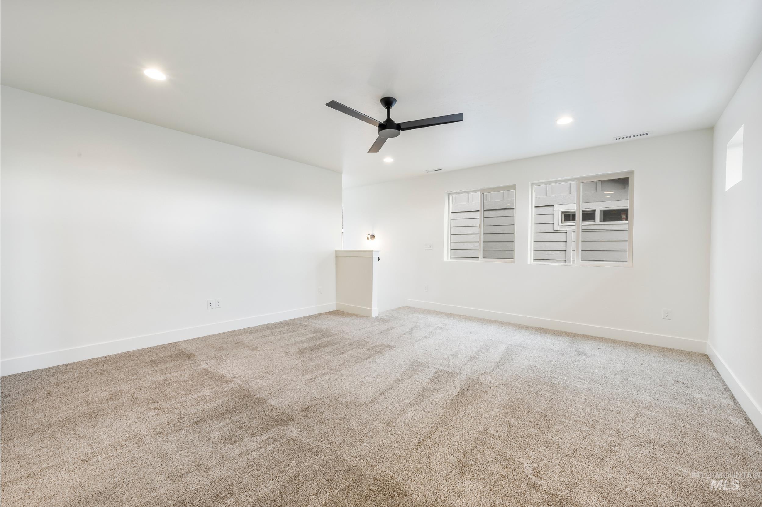 2039 E Presidential Property Photo 26