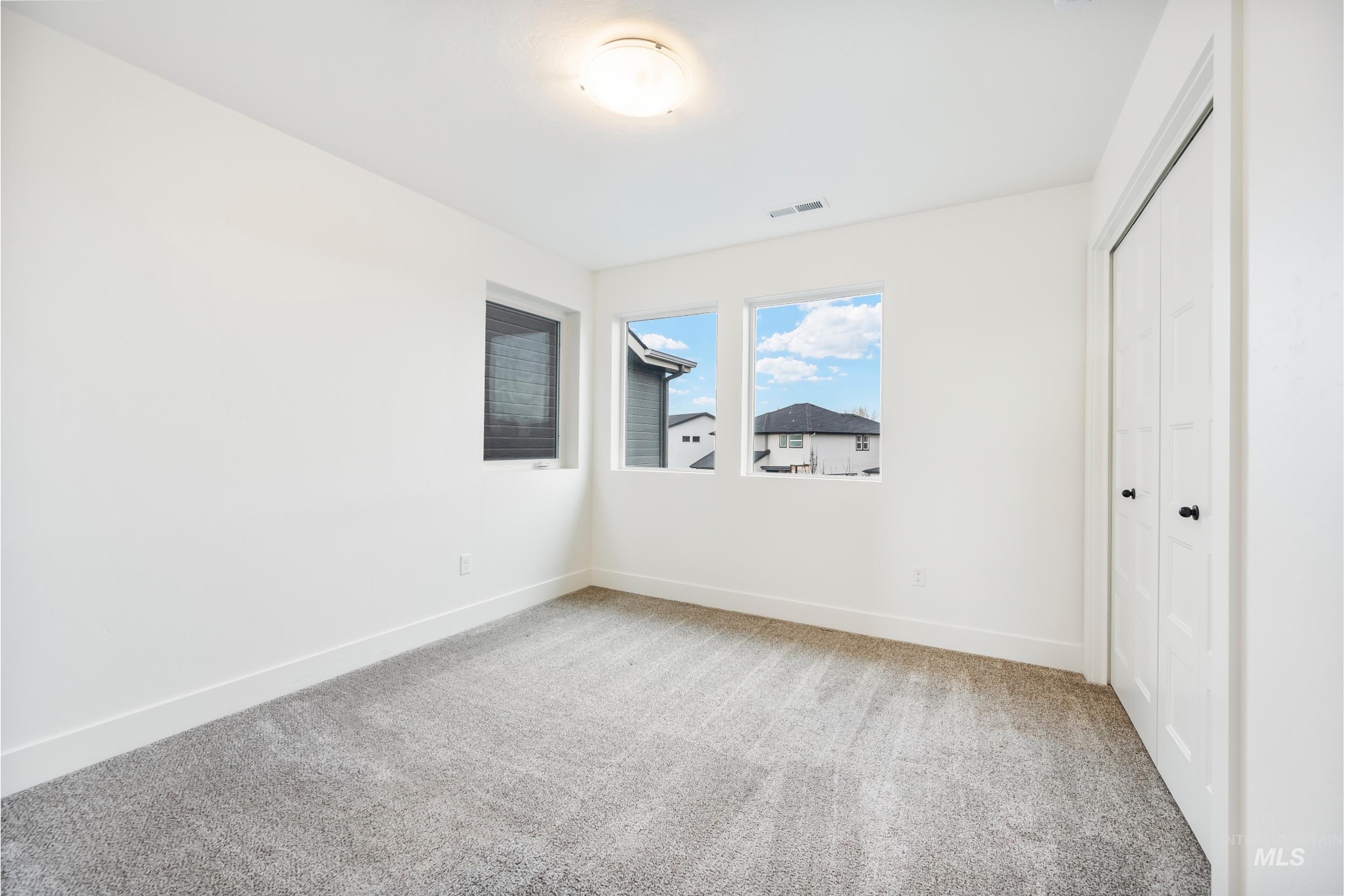 2039 E Presidential Property Photo 28